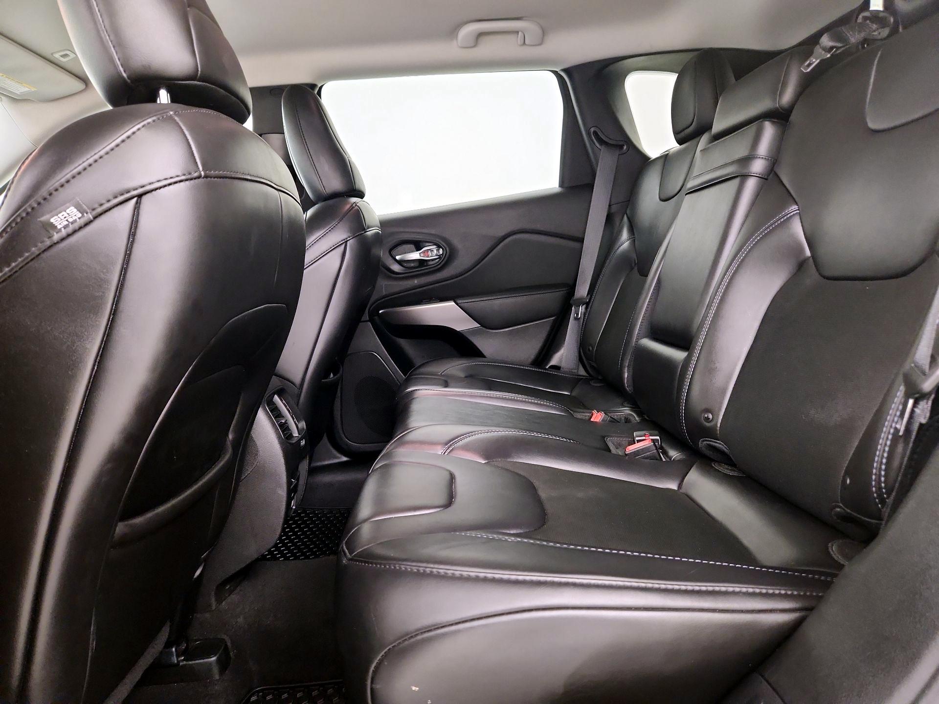 Thumbnail: 2019 Jeep Cherokee - 19