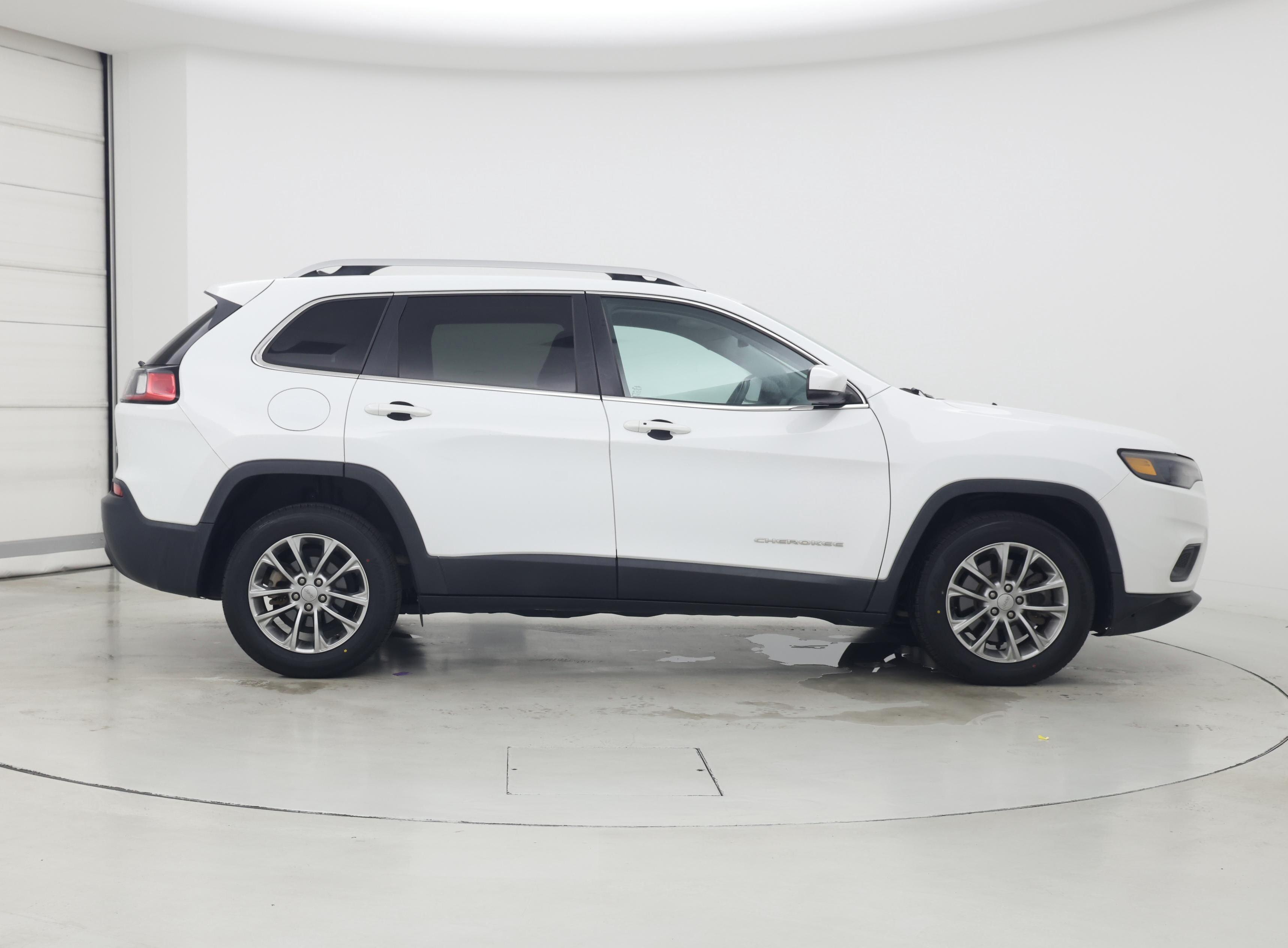 Thumbnail: 2019 Jeep Cherokee - 7