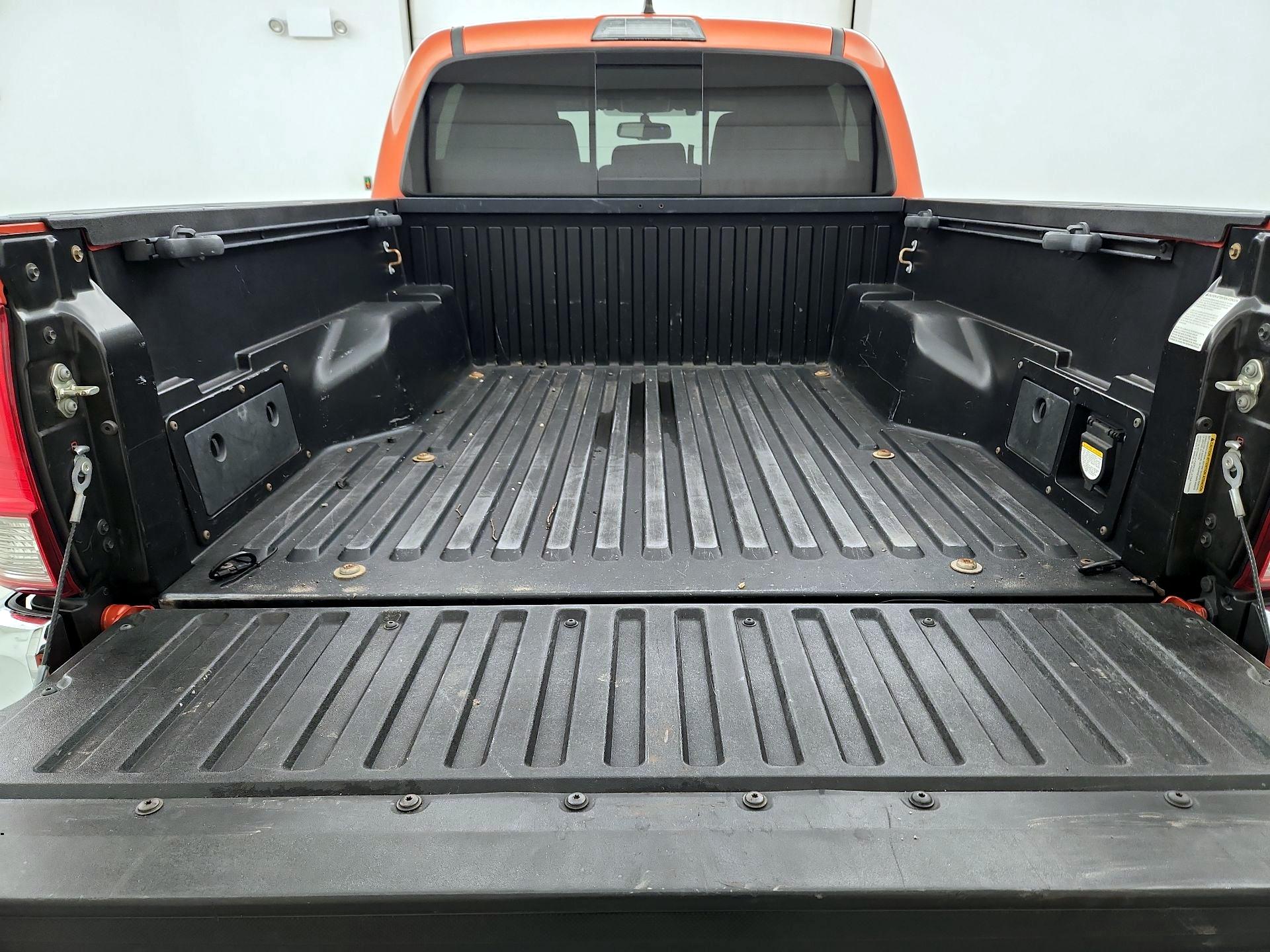 Thumbnail: 2017 Toyota Tacoma - 20