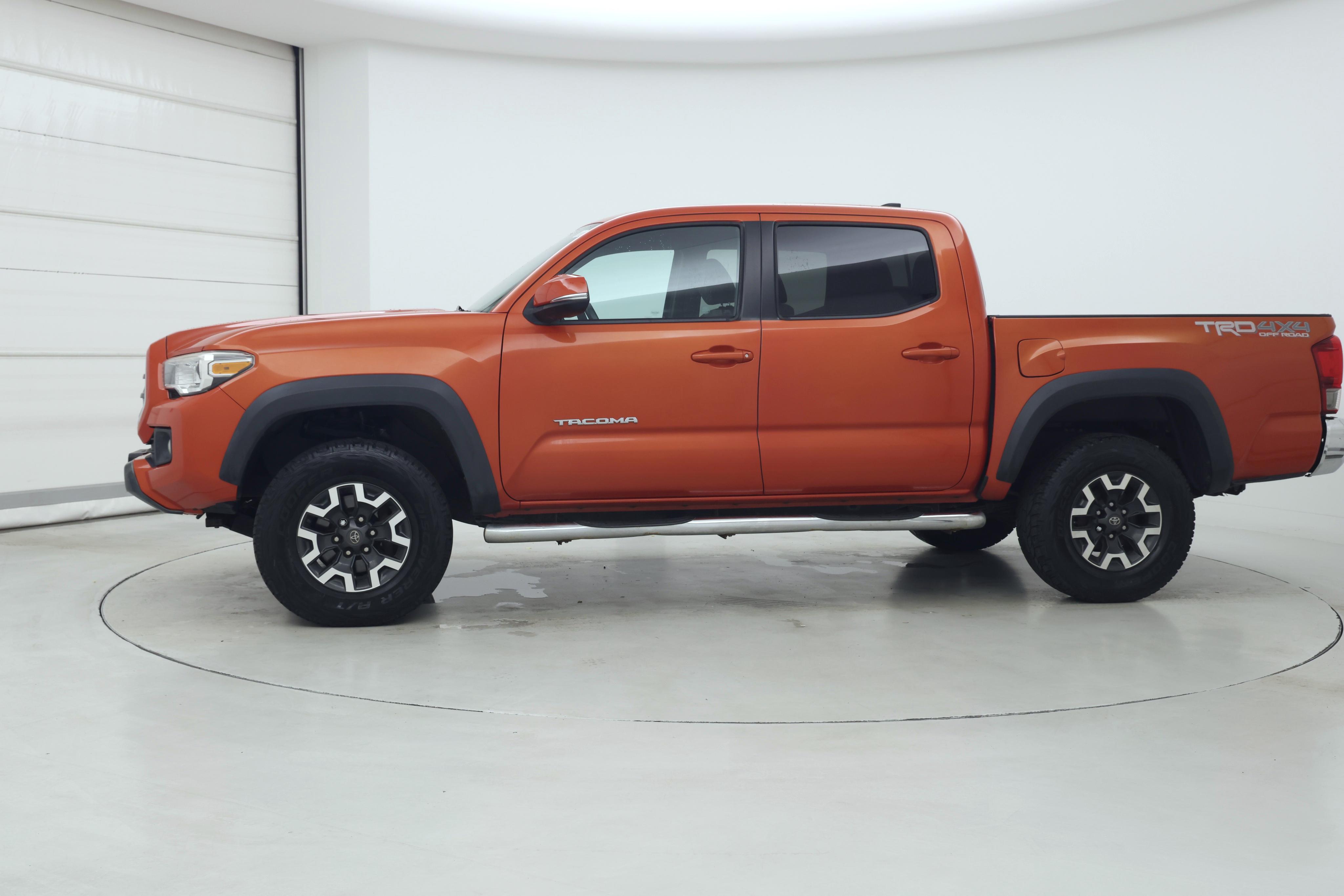 Thumbnail: 2017 Toyota Tacoma - 3