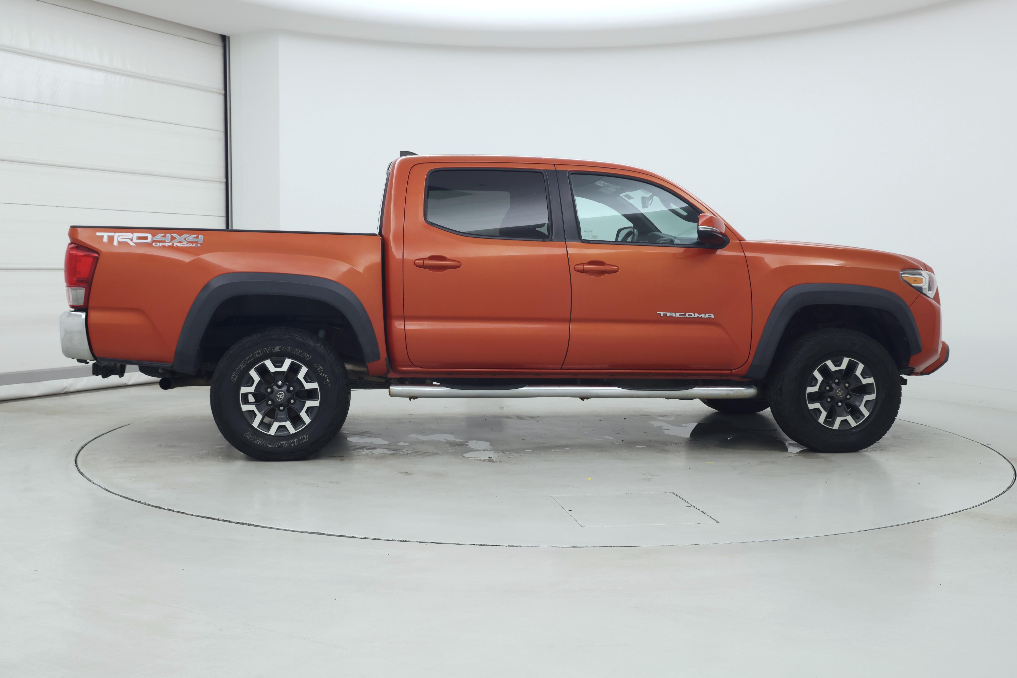 Thumbnail: 2017 Toyota Tacoma - 7