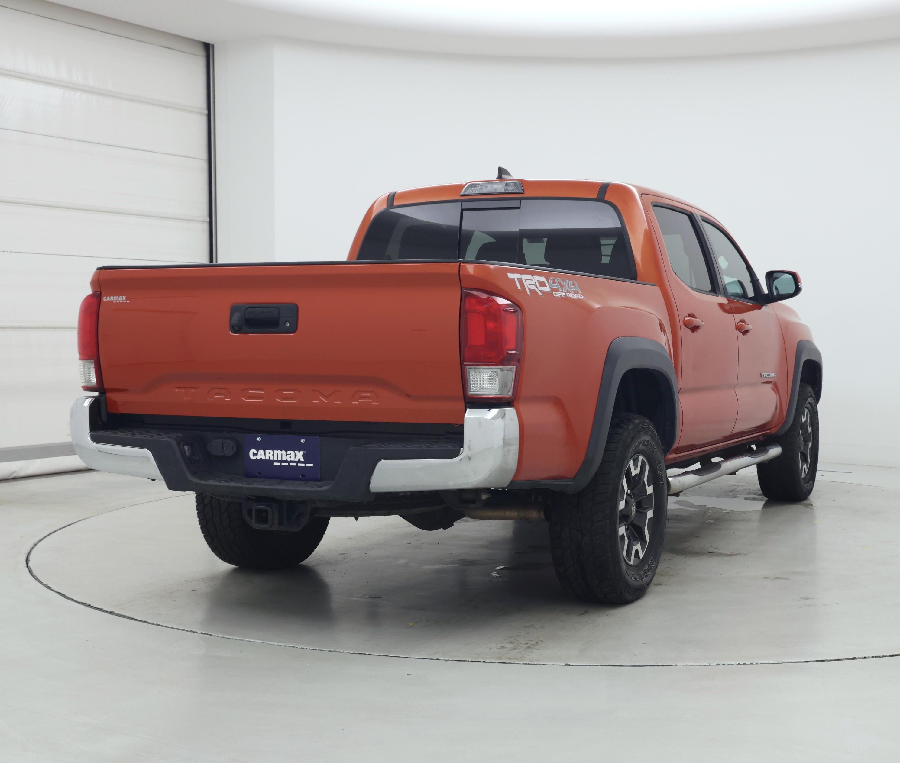 Thumbnail: 2017 Toyota Tacoma - 8