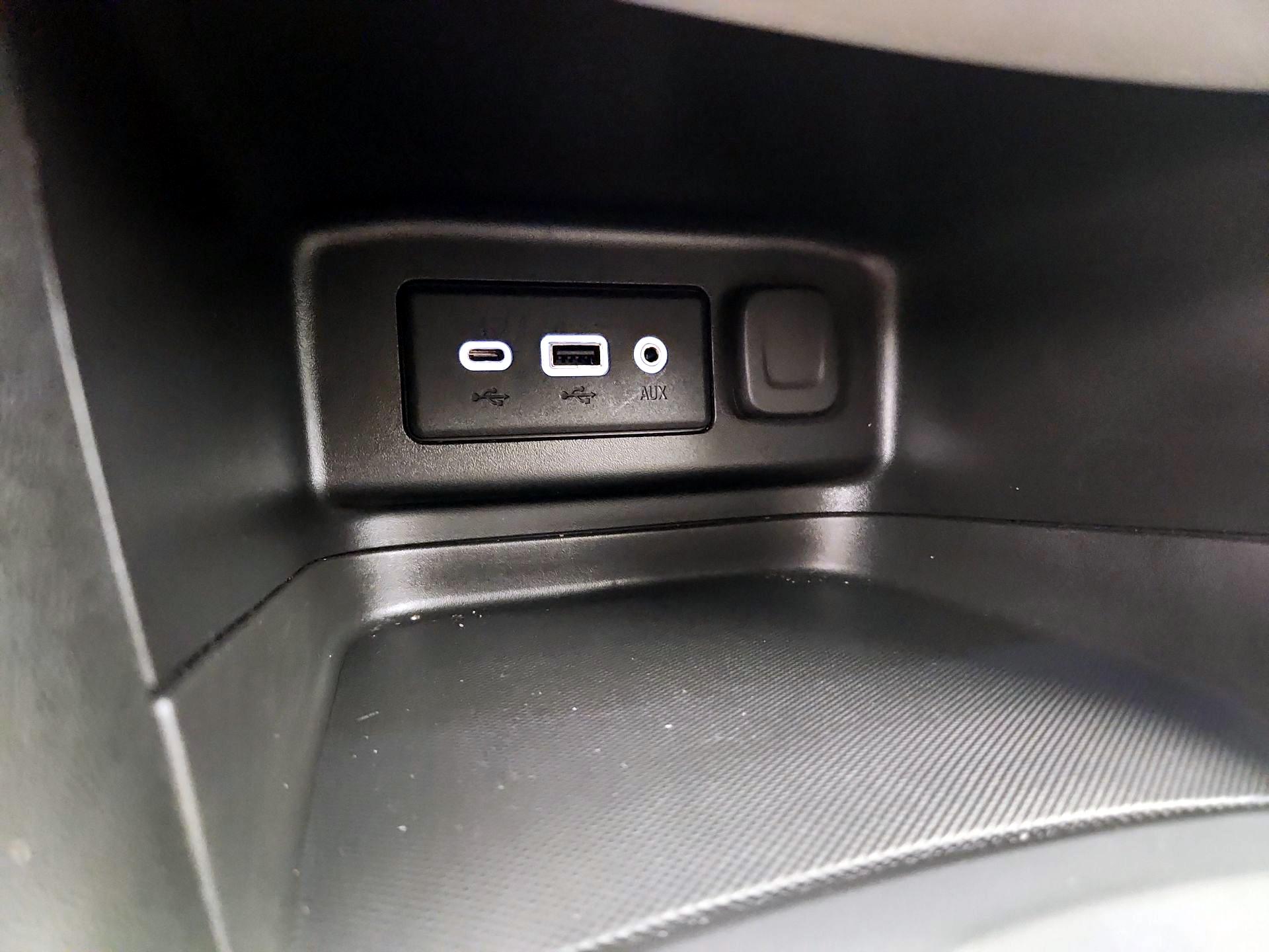 Thumbnail: 2019 Chevrolet Equinox - 18