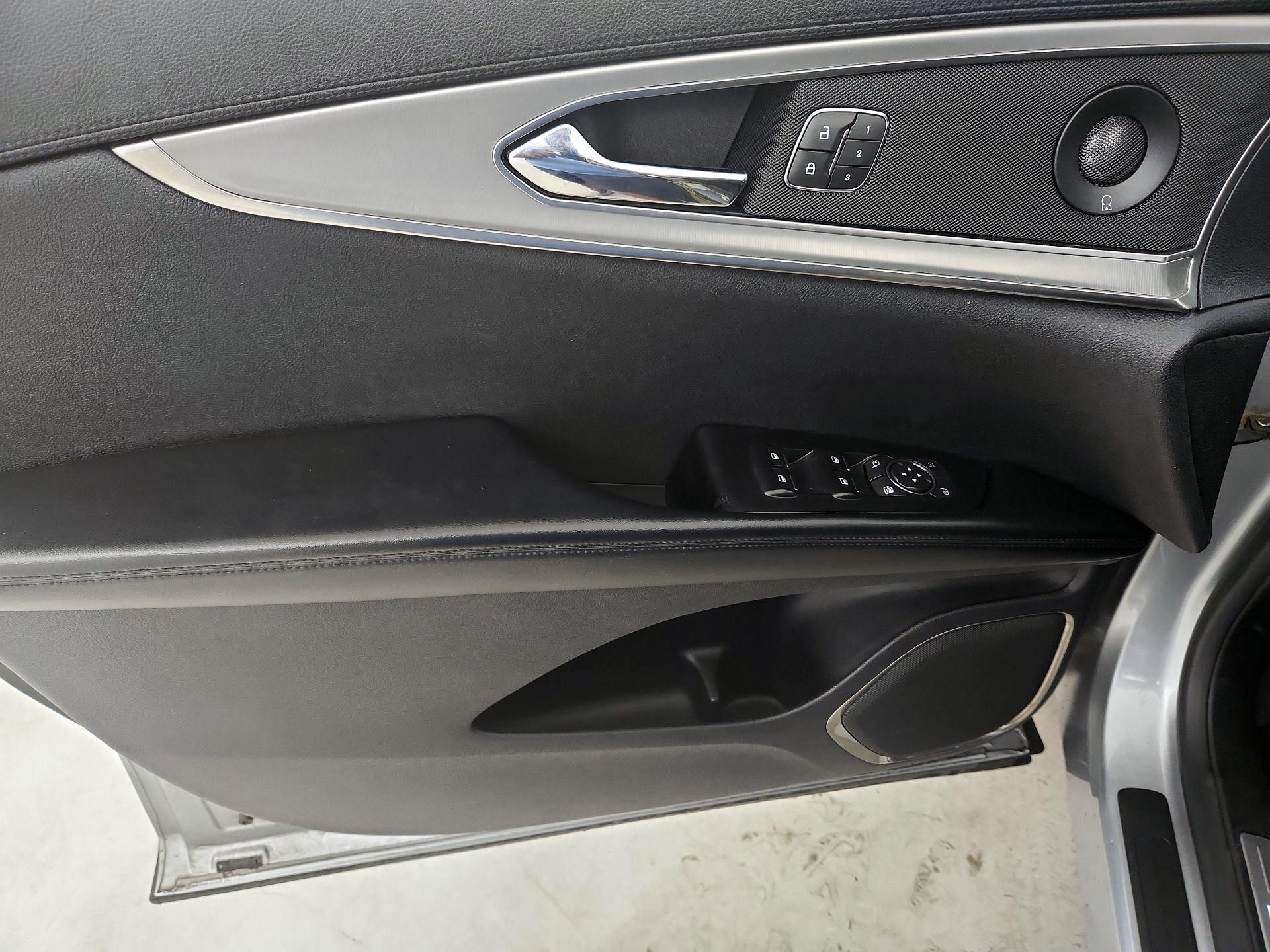 Thumbnail: 2020 Lincoln Nautilus - 12