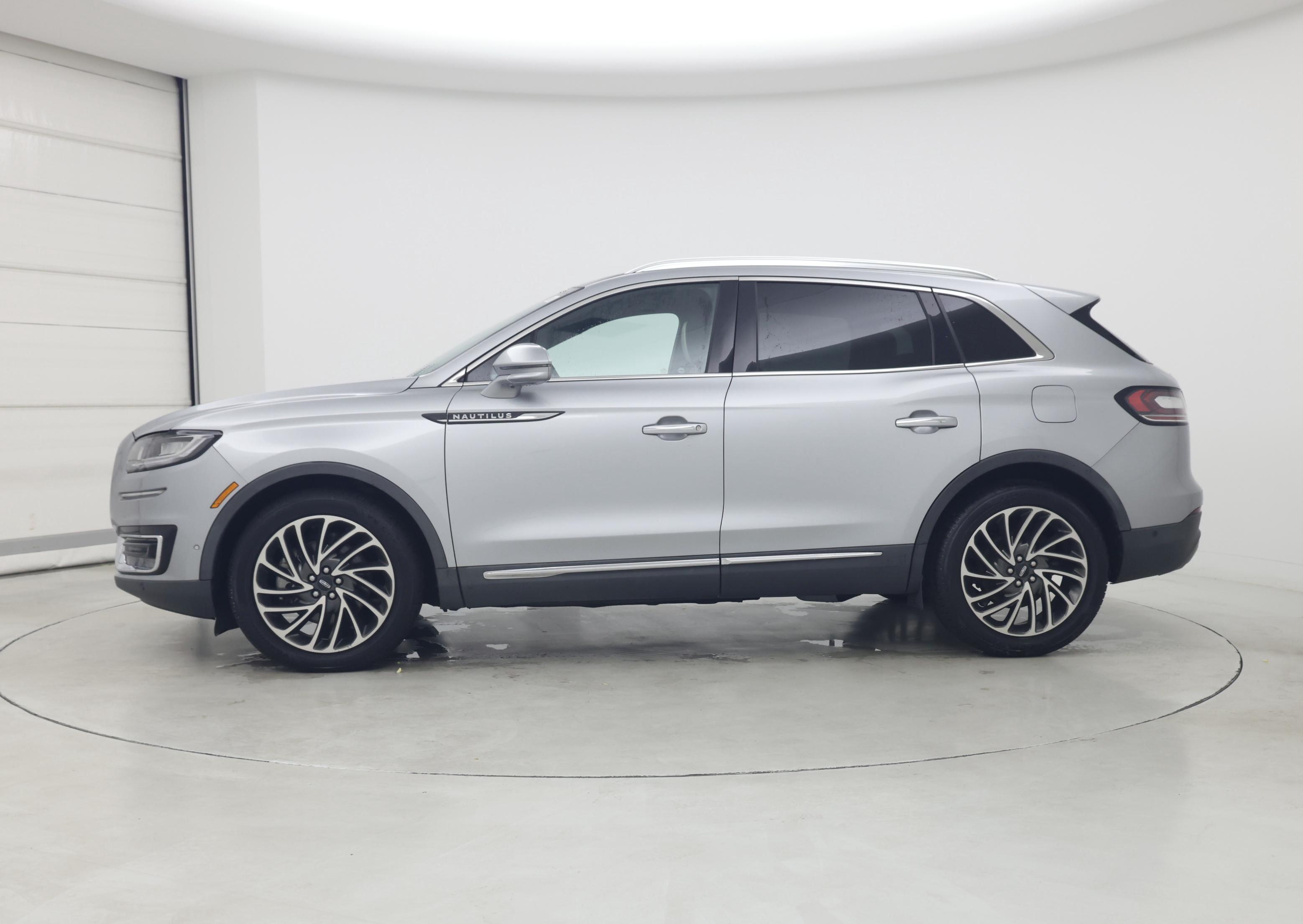 Thumbnail: 2020 Lincoln Nautilus - 3