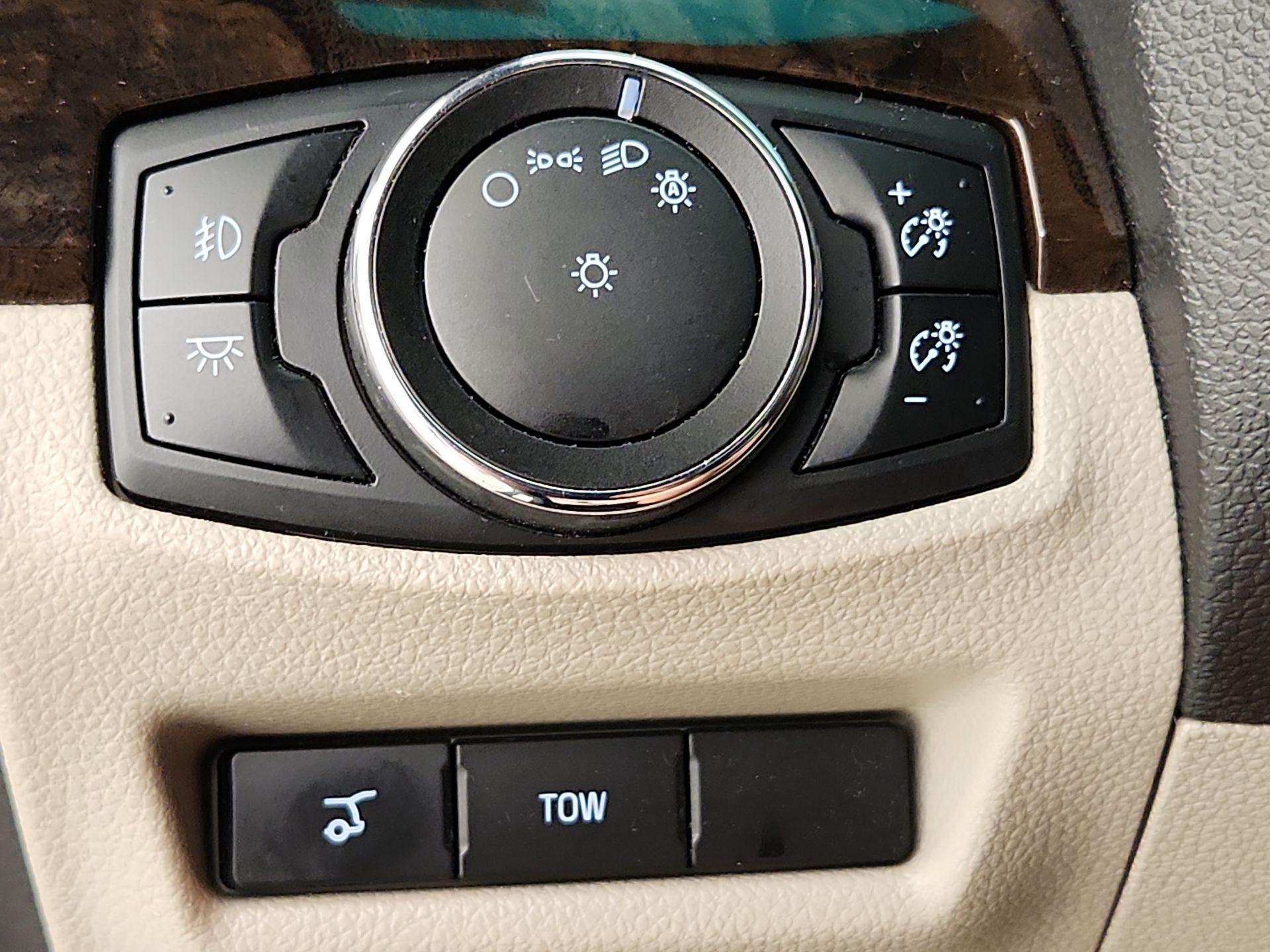 Thumbnail: 2014 Ford Explorer - 13