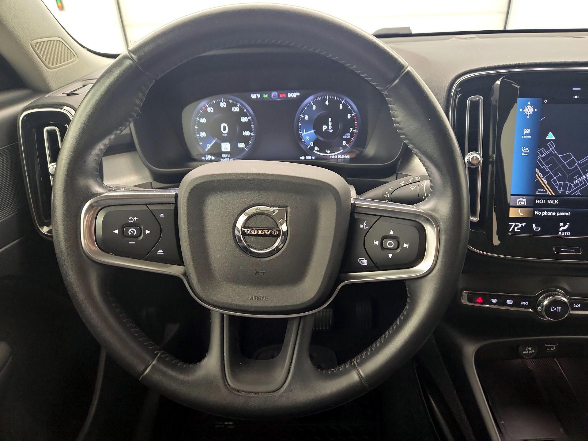 Thumbnail: 2021 Volvo XC40 - 10