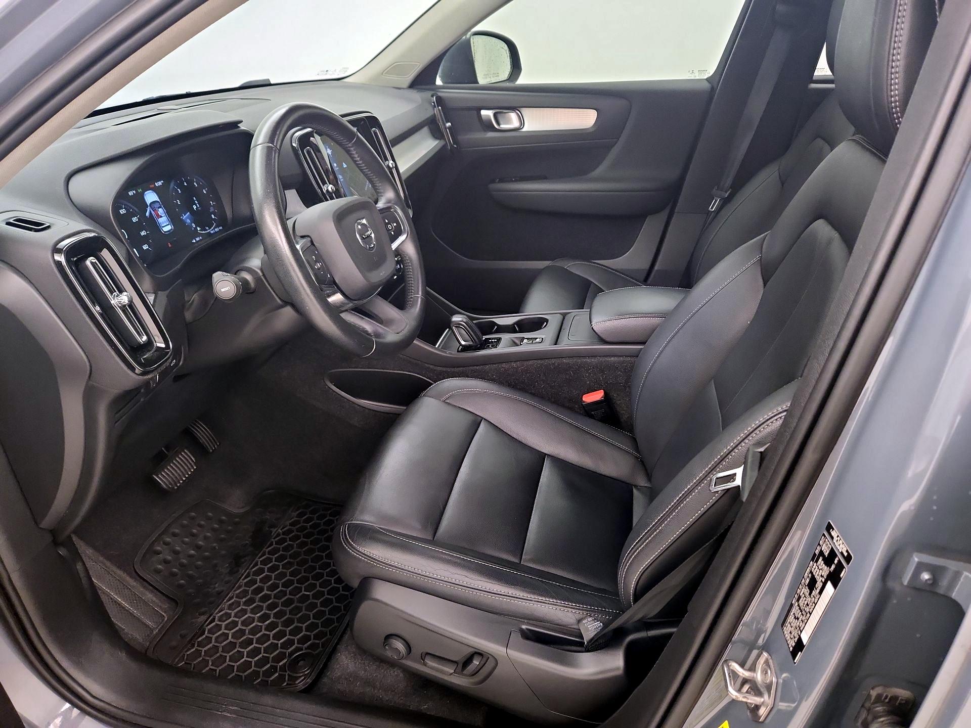 Thumbnail: 2021 Volvo XC40 - 11