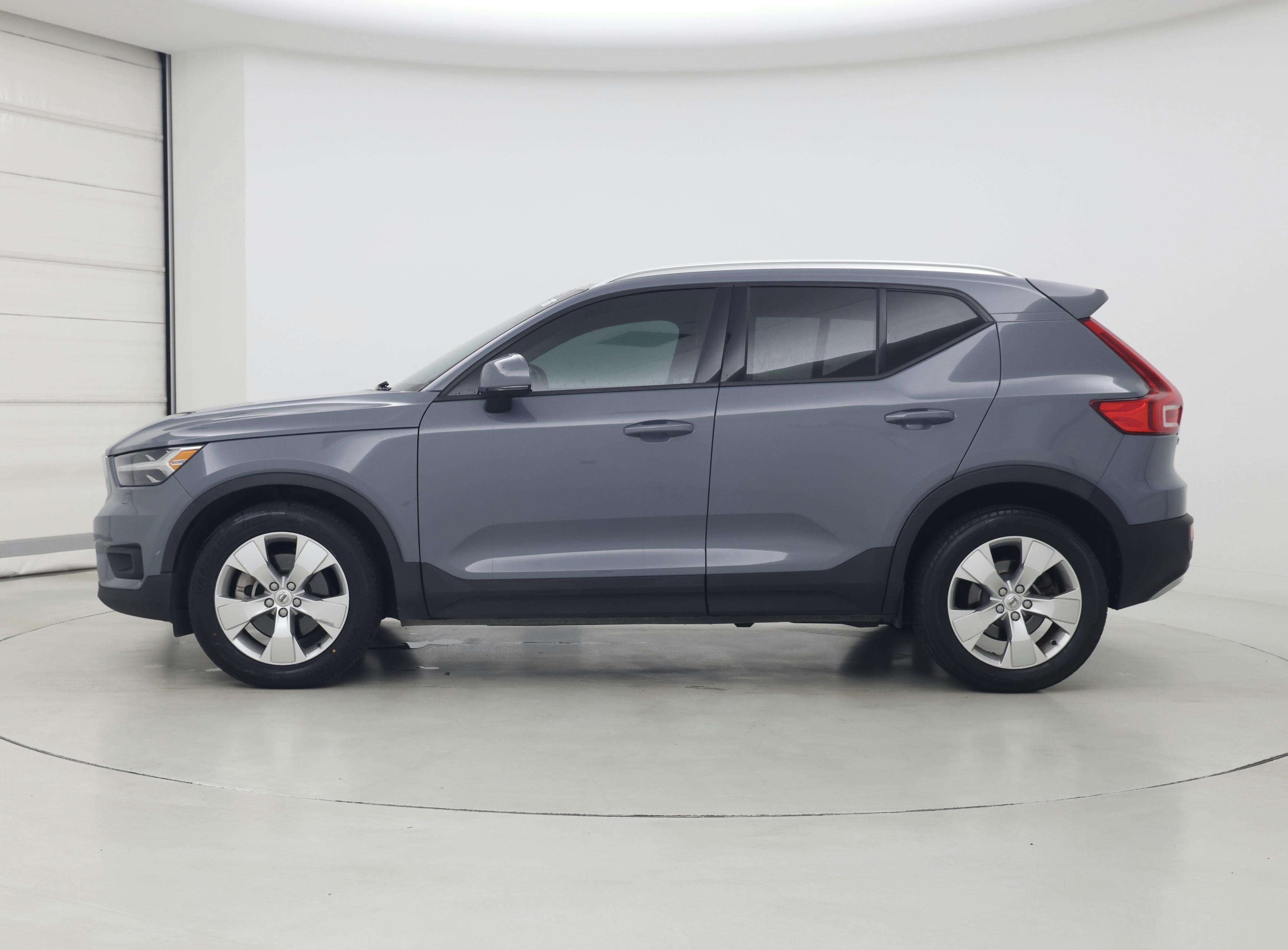 Thumbnail: 2021 Volvo XC40 - 3