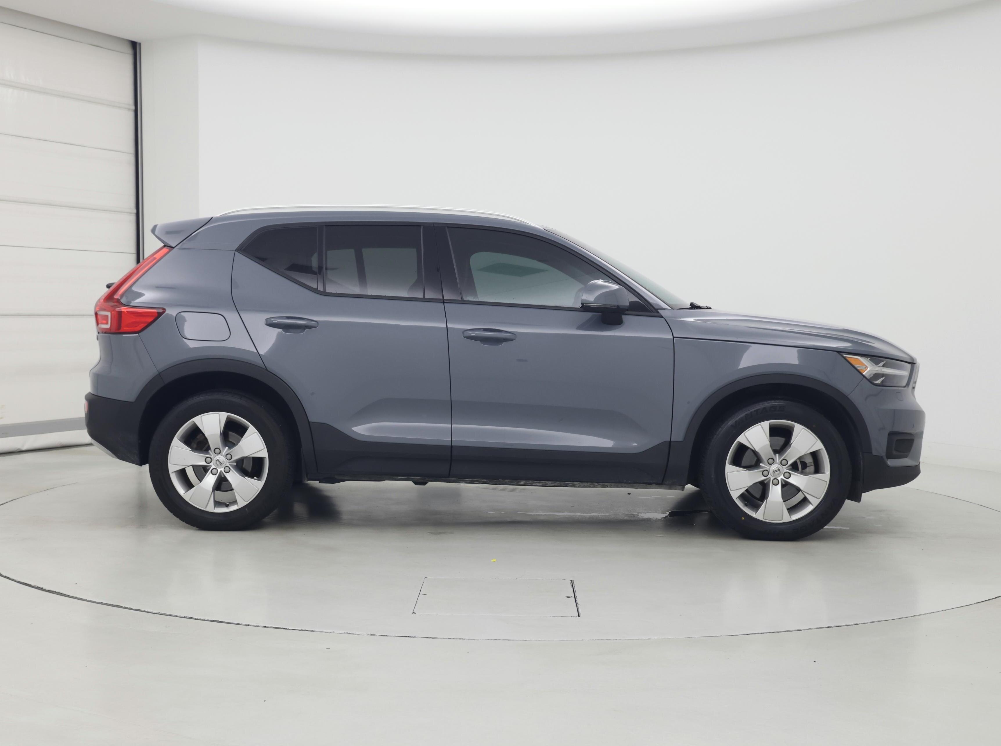 Thumbnail: 2021 Volvo XC40 - 7