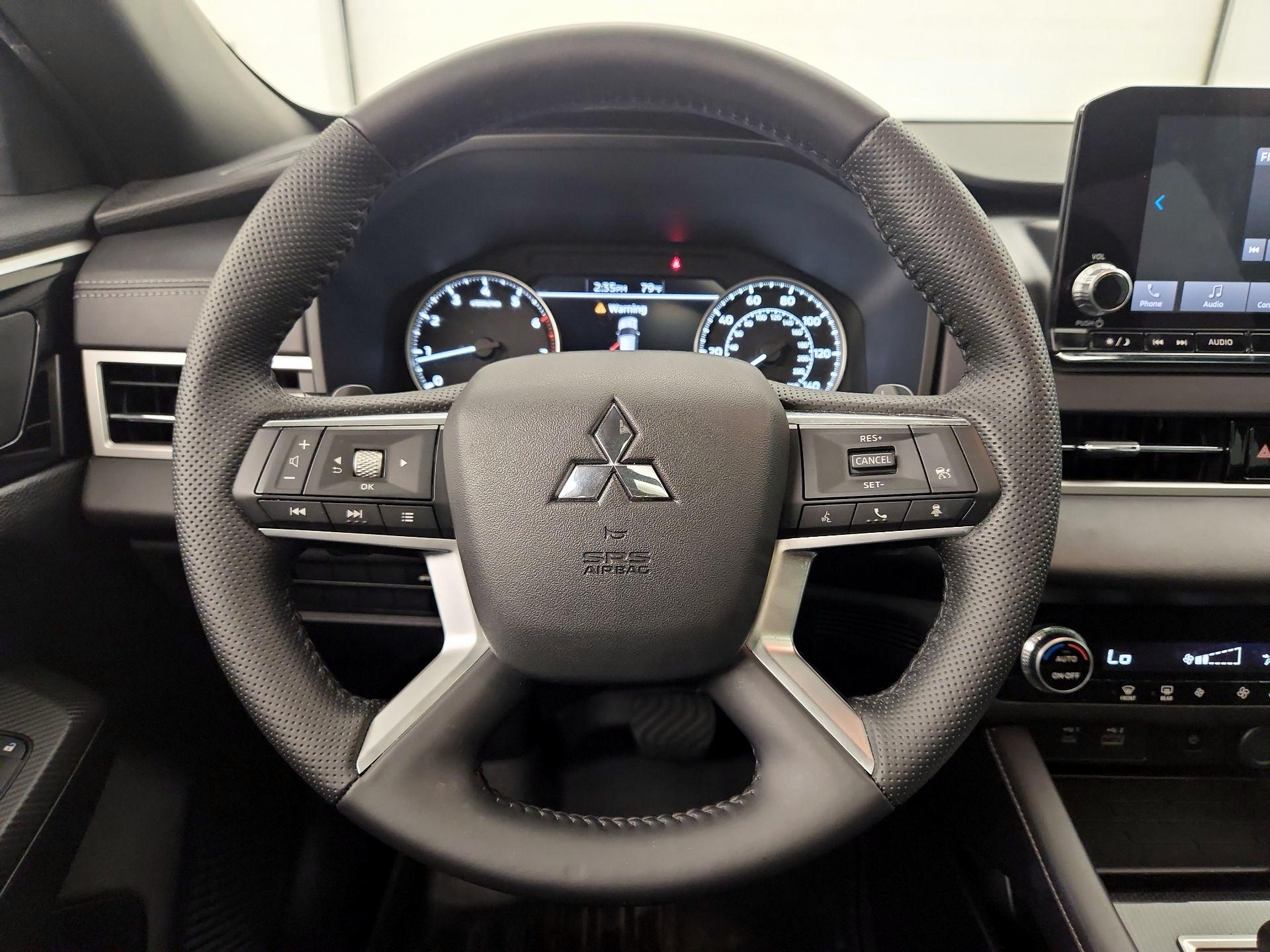 Thumbnail: 2022 Mitsubishi Outlander - 10