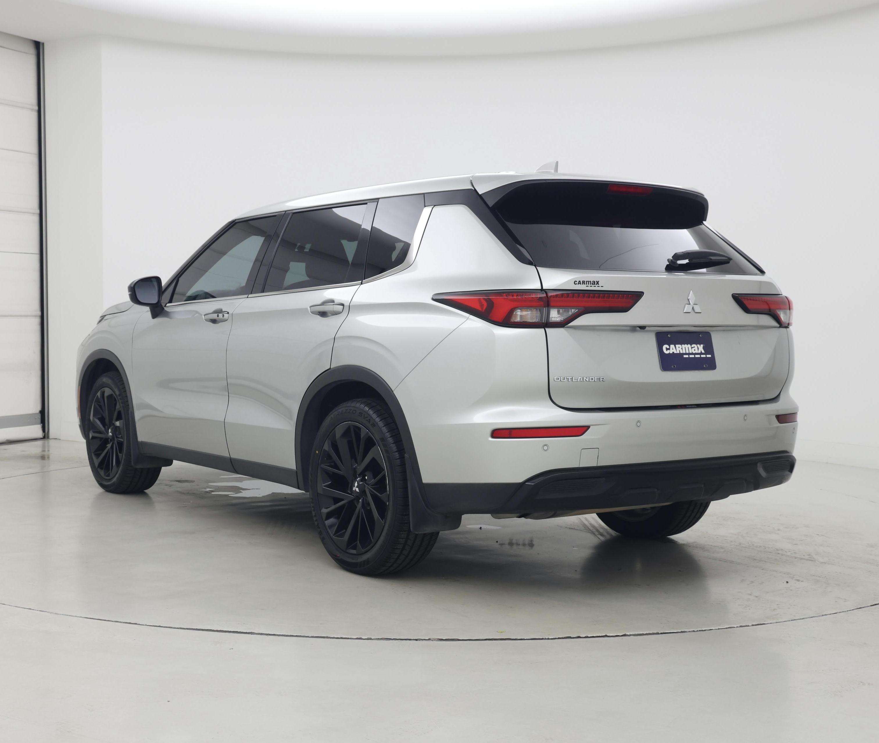 Thumbnail: 2022 Mitsubishi Outlander - 2