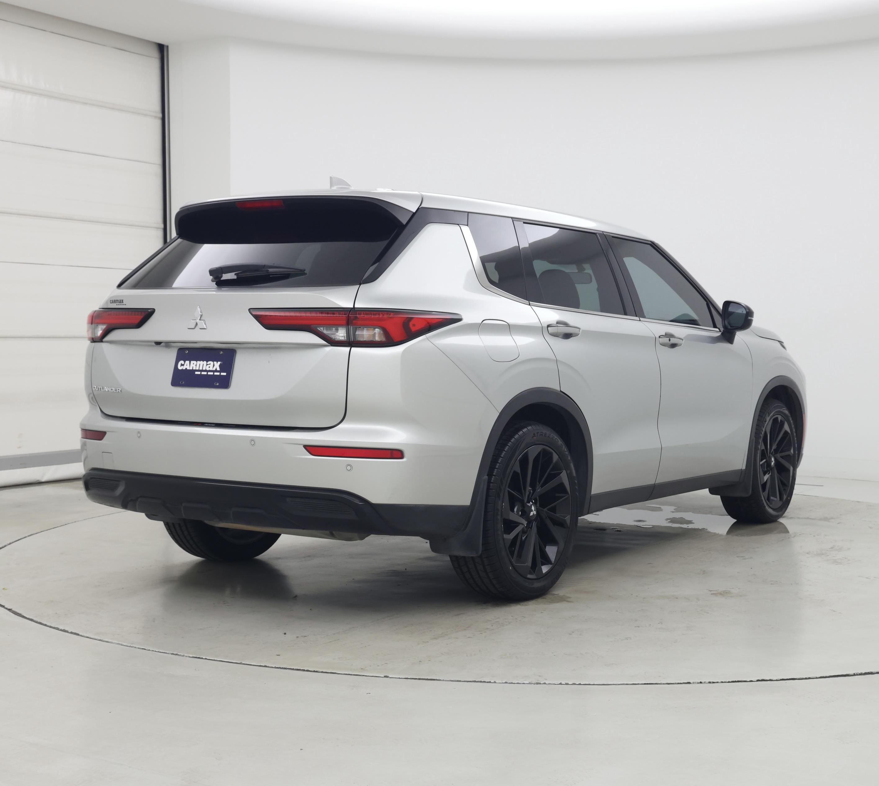 Thumbnail: 2022 Mitsubishi Outlander - 8