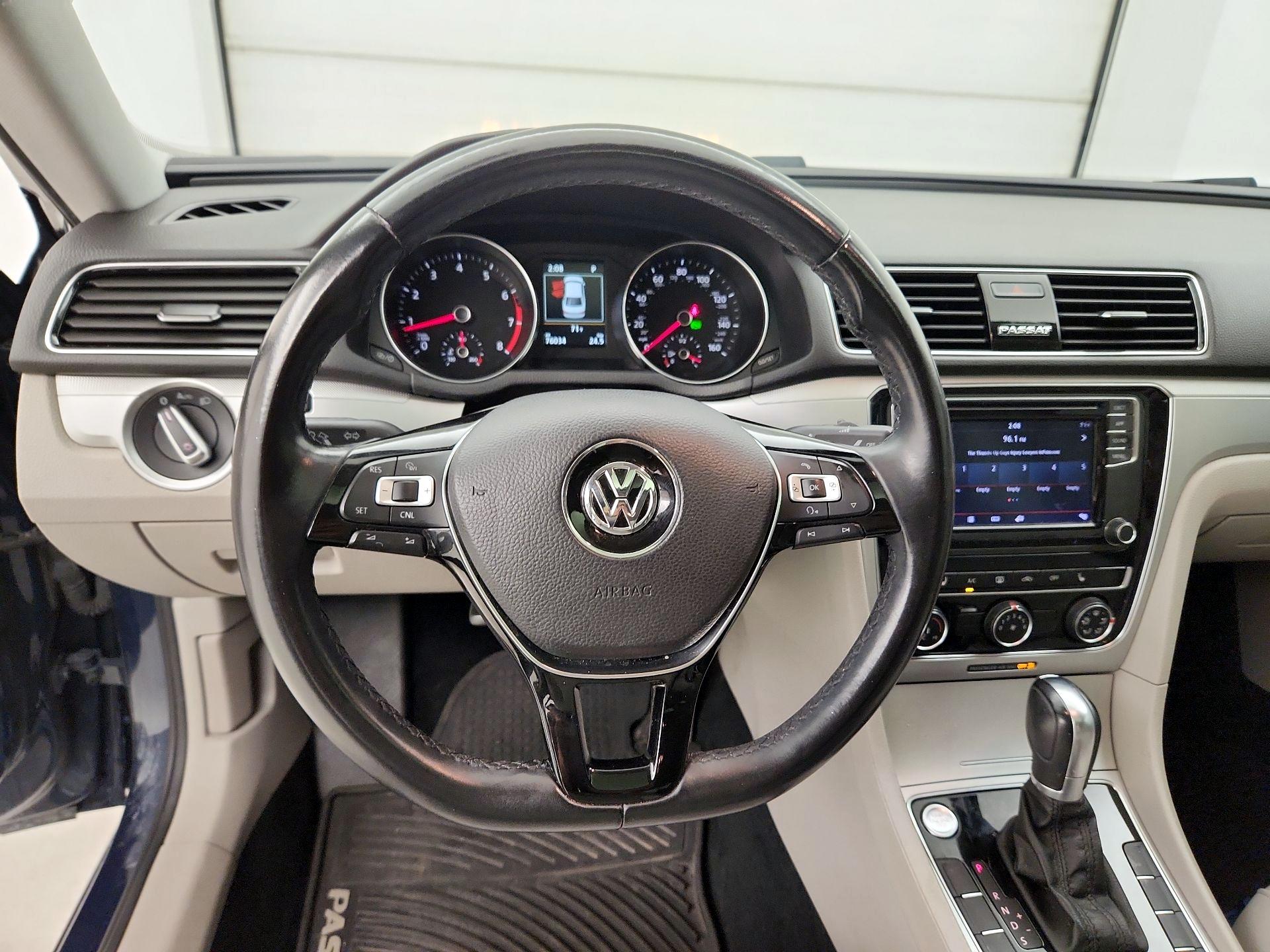Thumbnail: 2019 Volkswagen Passat - 10