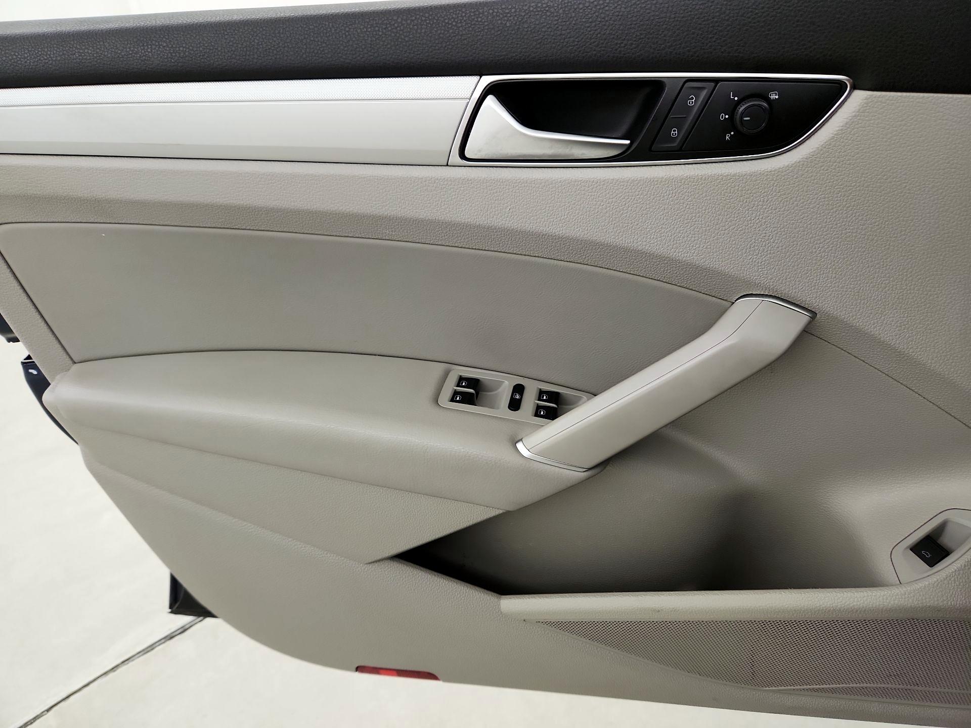 Thumbnail: 2019 Volkswagen Passat - 12