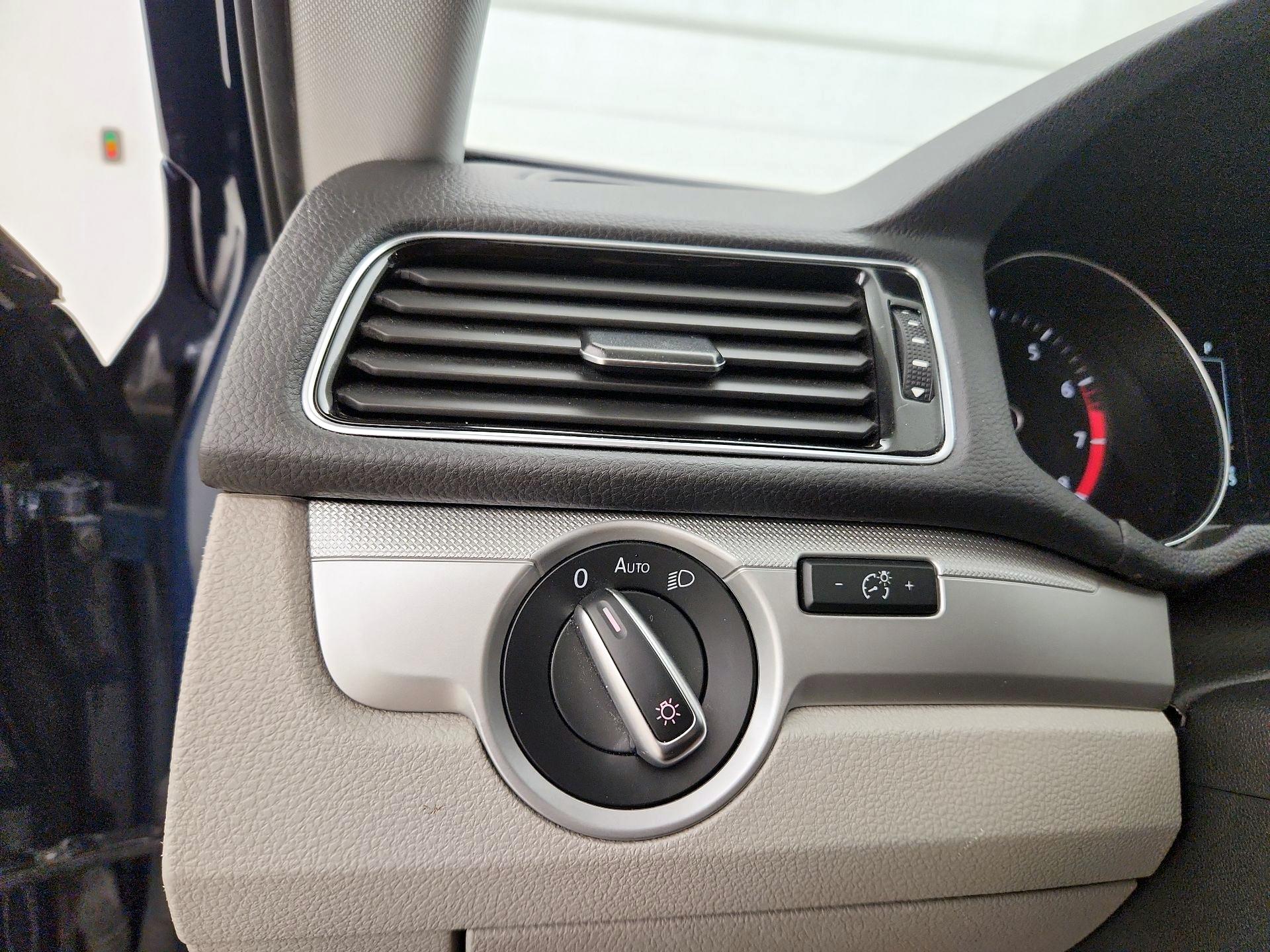 Thumbnail: 2019 Volkswagen Passat - 13