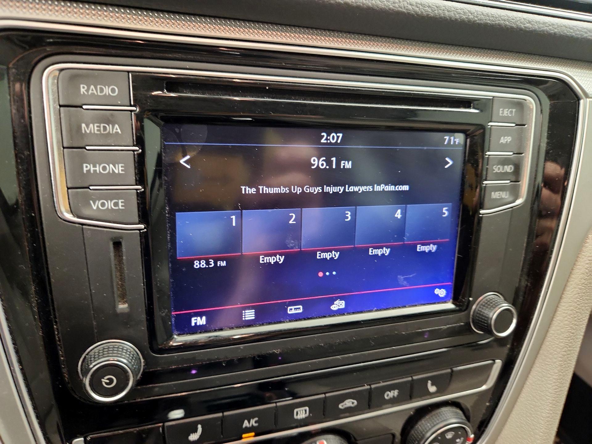 Thumbnail: 2019 Volkswagen Passat - 15