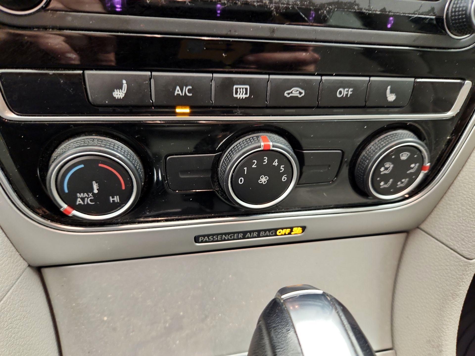Thumbnail: 2019 Volkswagen Passat - 16