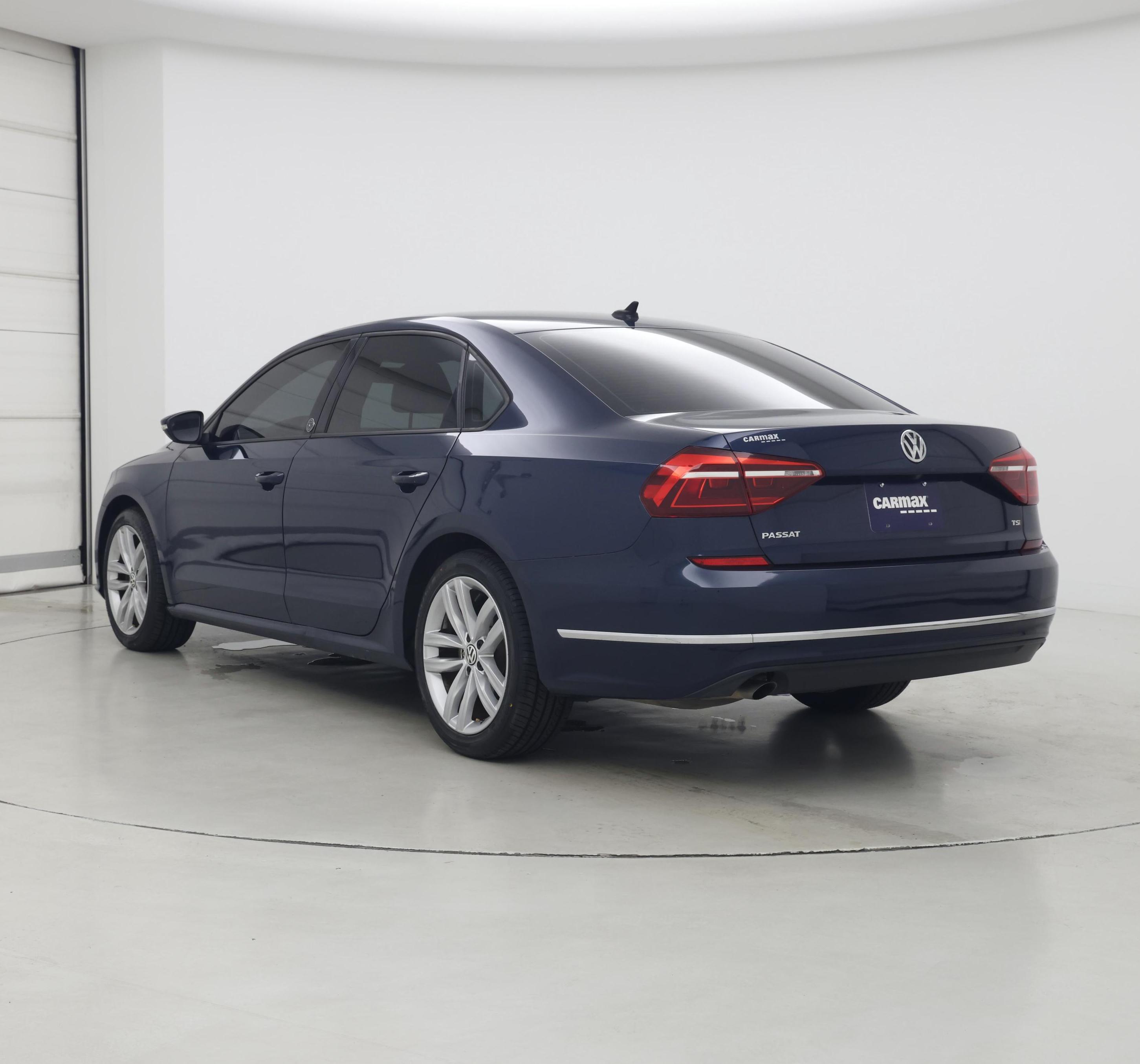 Thumbnail: 2019 Volkswagen Passat - 2