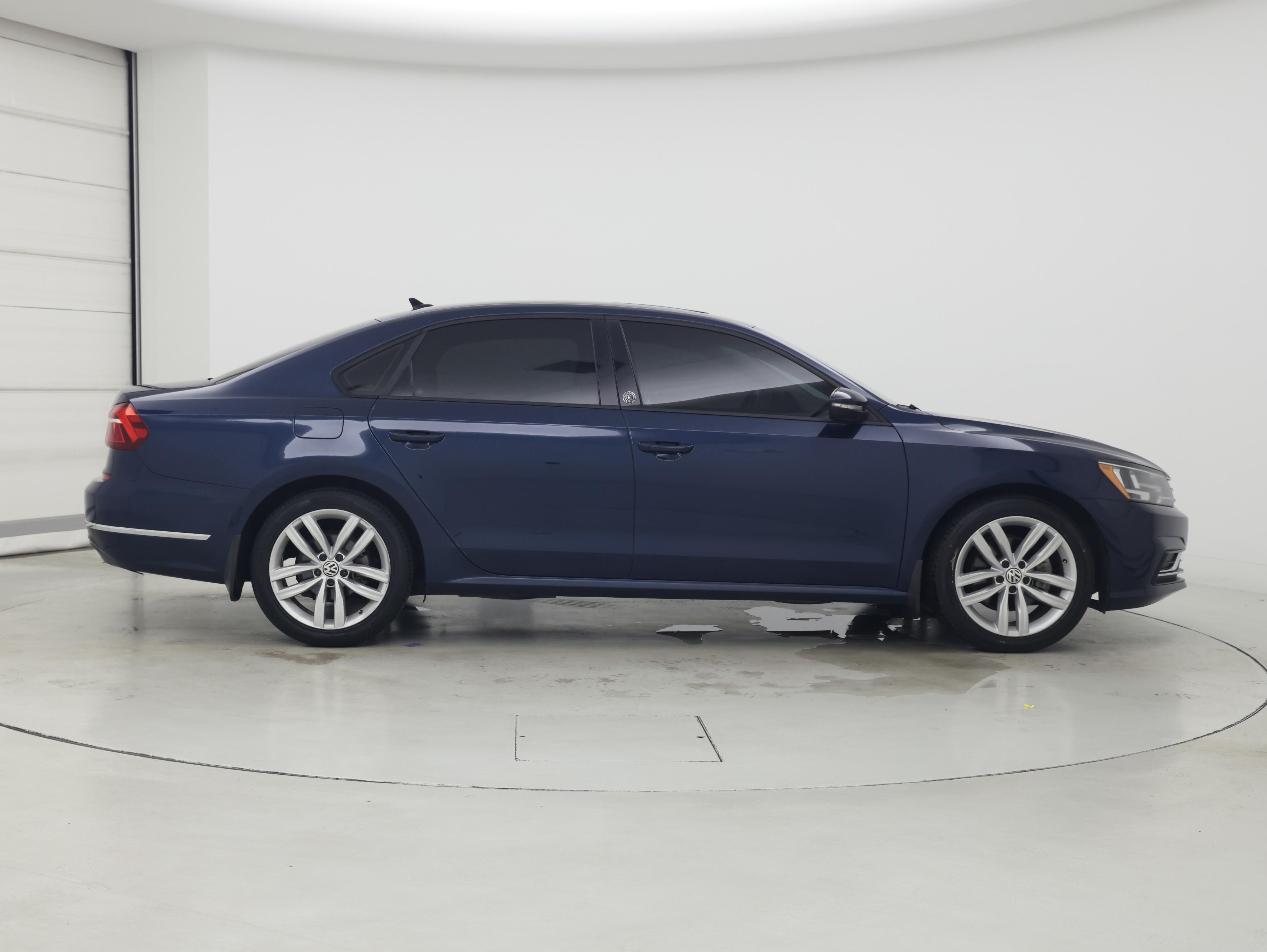 Thumbnail: 2019 Volkswagen Passat - 7