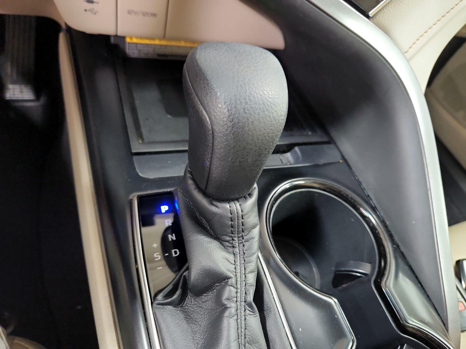 Thumbnail: 2018 Toyota Camry - 17