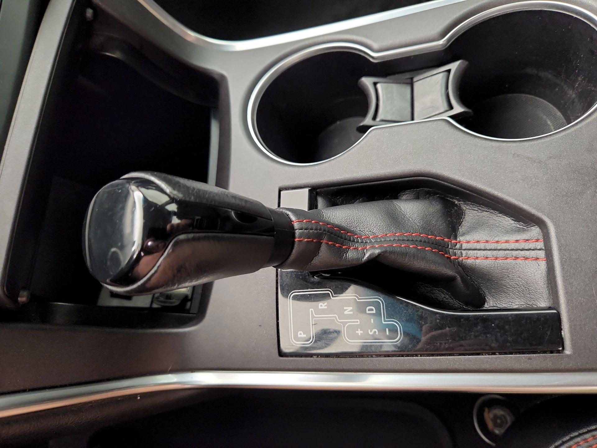 Thumbnail: 2016 Toyota Camry - 17