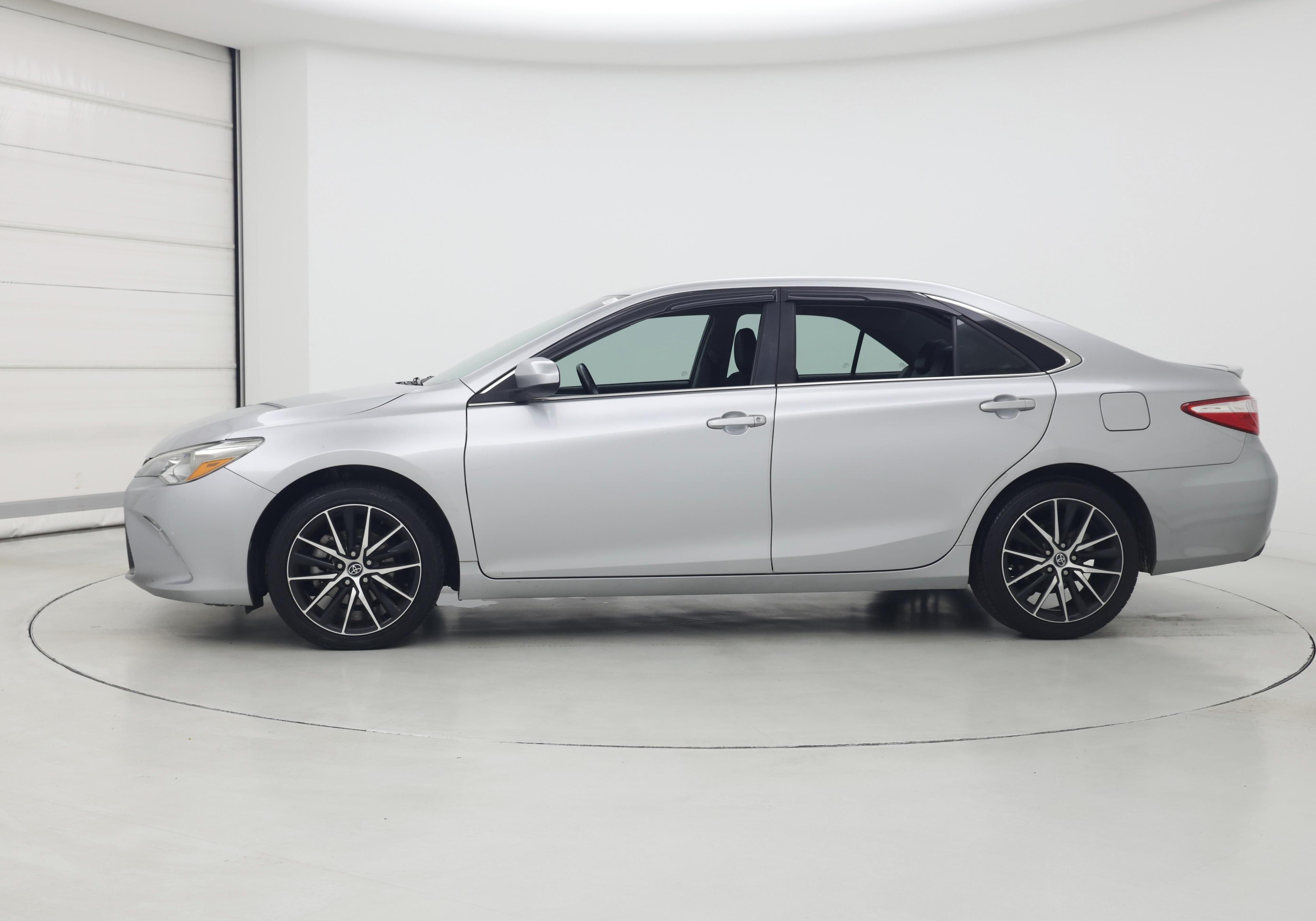 Thumbnail: 2016 Toyota Camry - 3