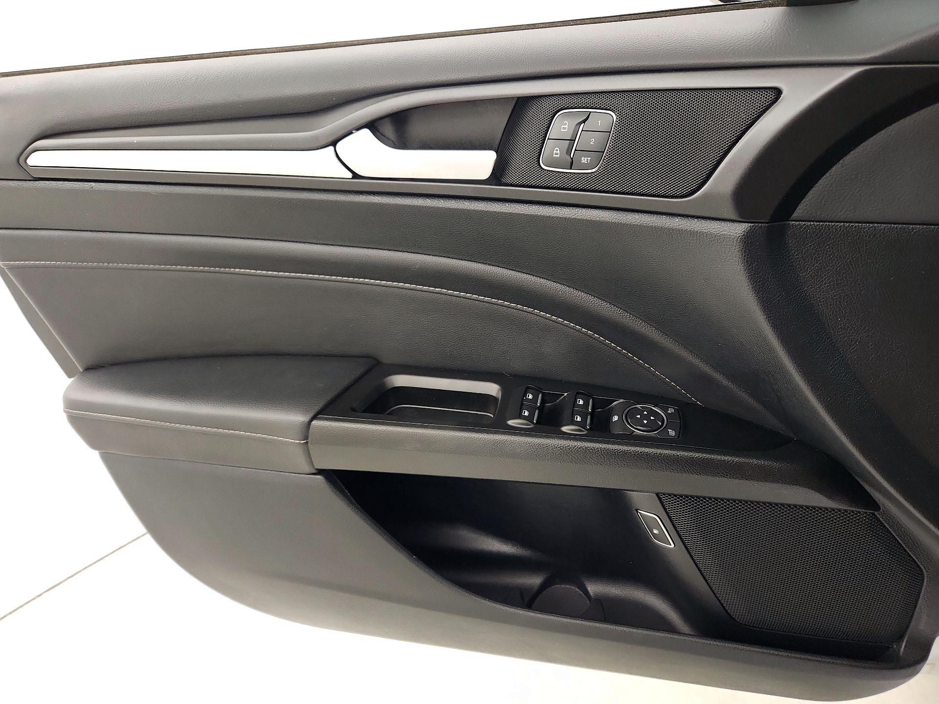 Thumbnail: 2017 Ford Fusion - 12