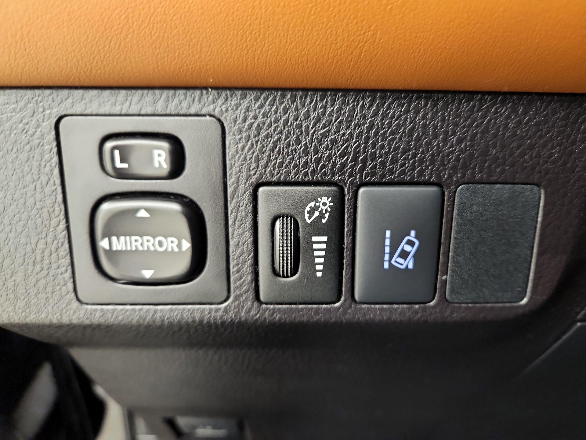 Thumbnail: 2018 Toyota RAV4 - 13