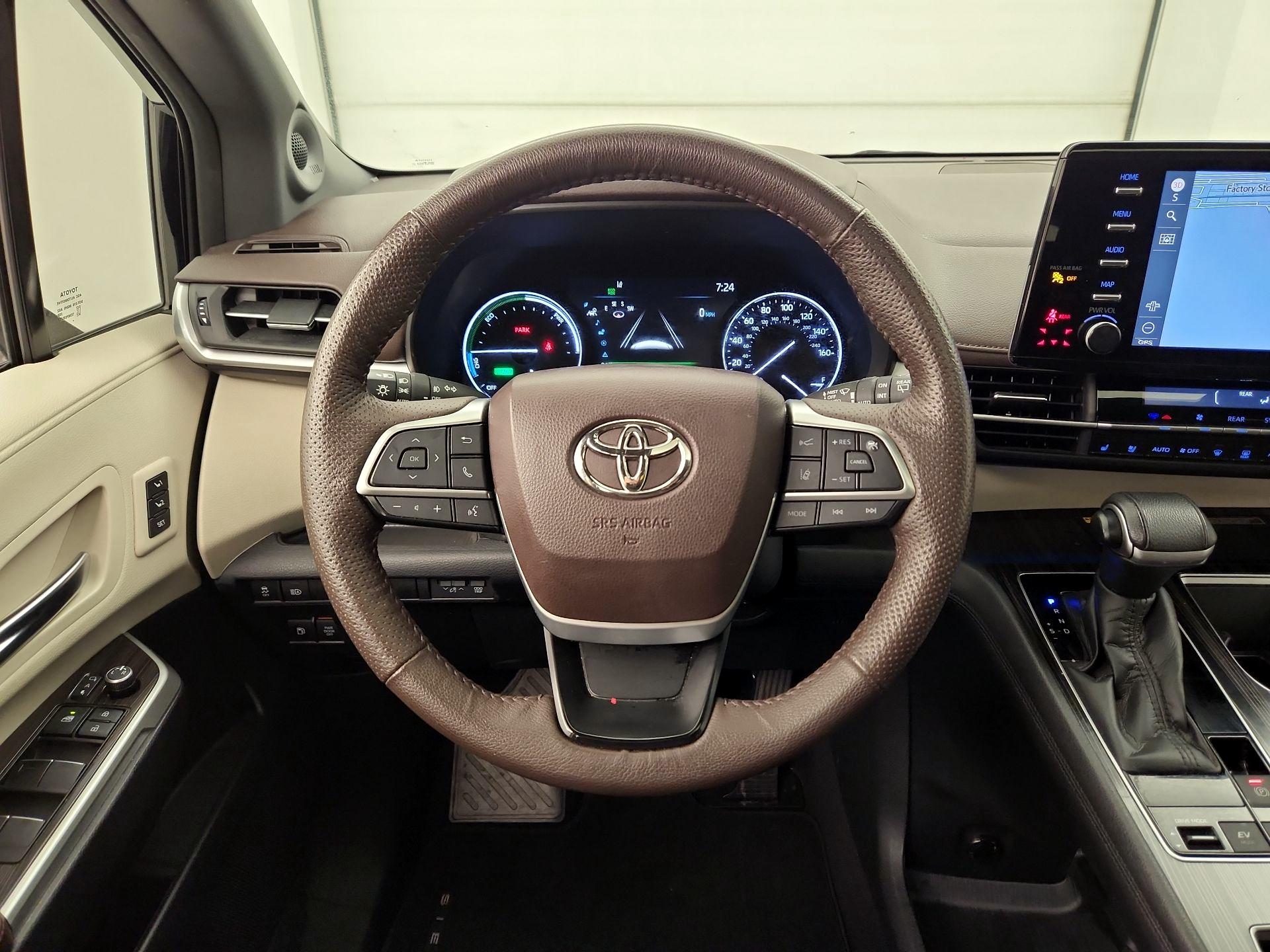 Thumbnail: 2021 Toyota Sienna - 10