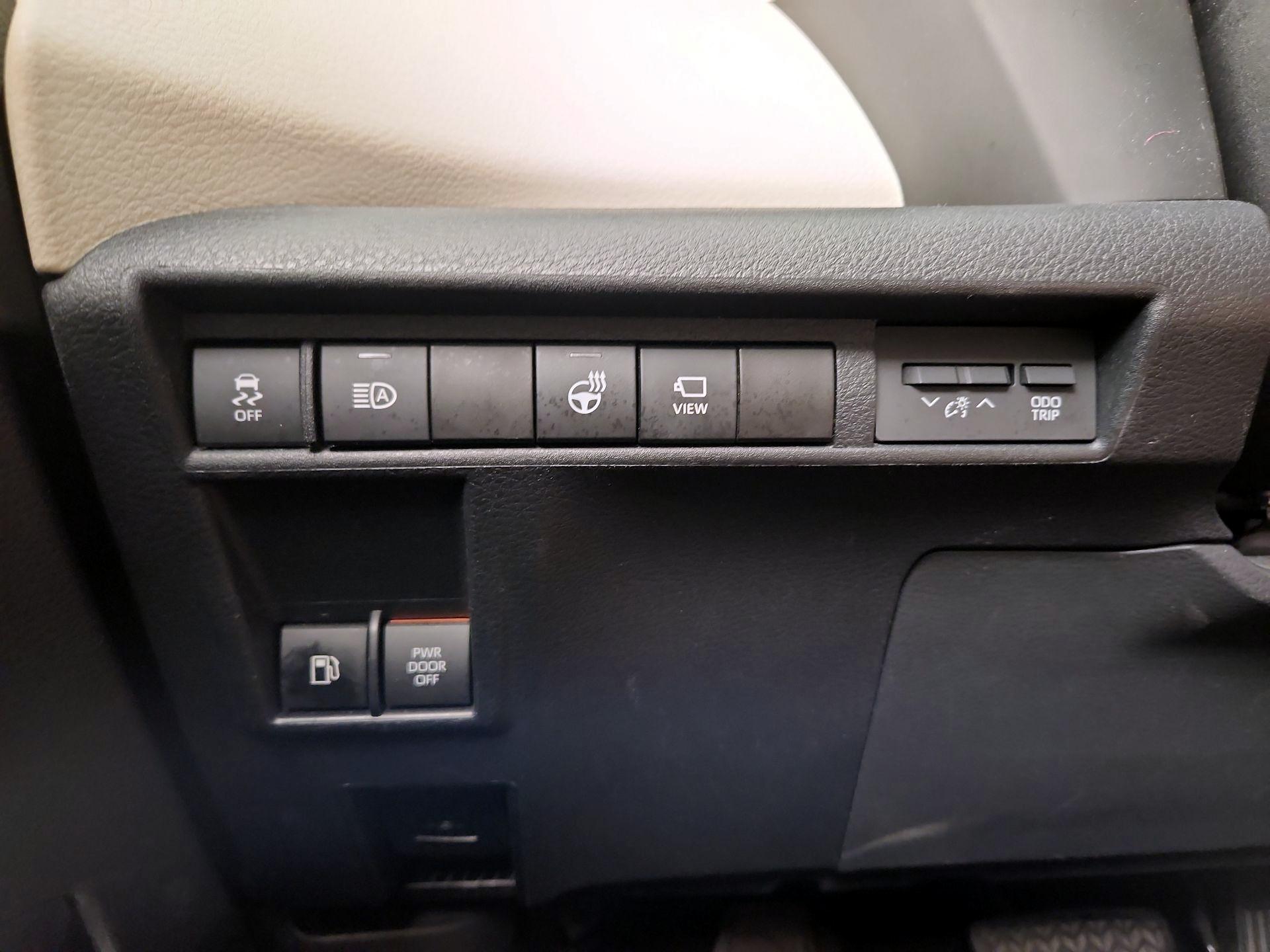 Thumbnail: 2021 Toyota Sienna - 13