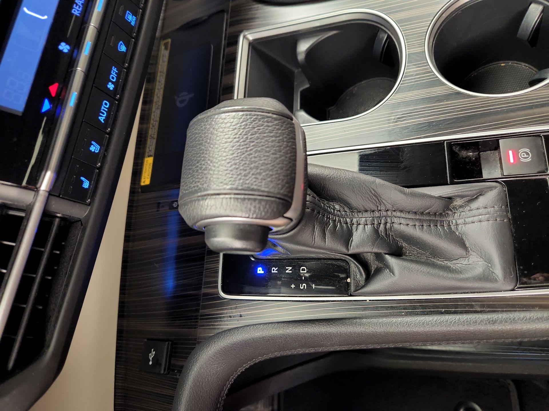 Thumbnail: 2021 Toyota Sienna - 18
