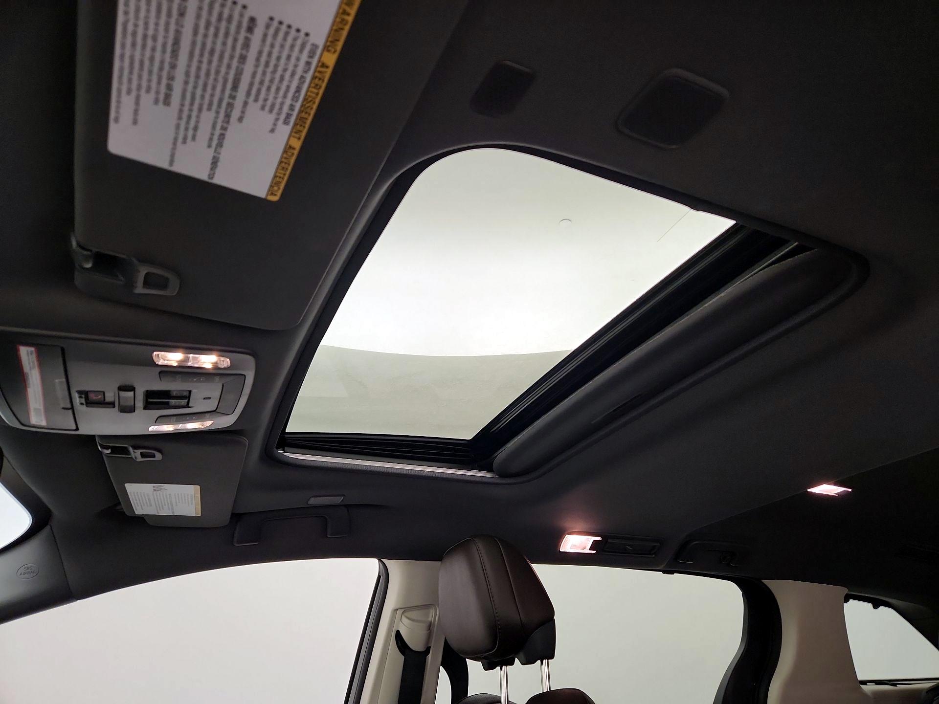 Thumbnail: 2021 Toyota Sienna - 20