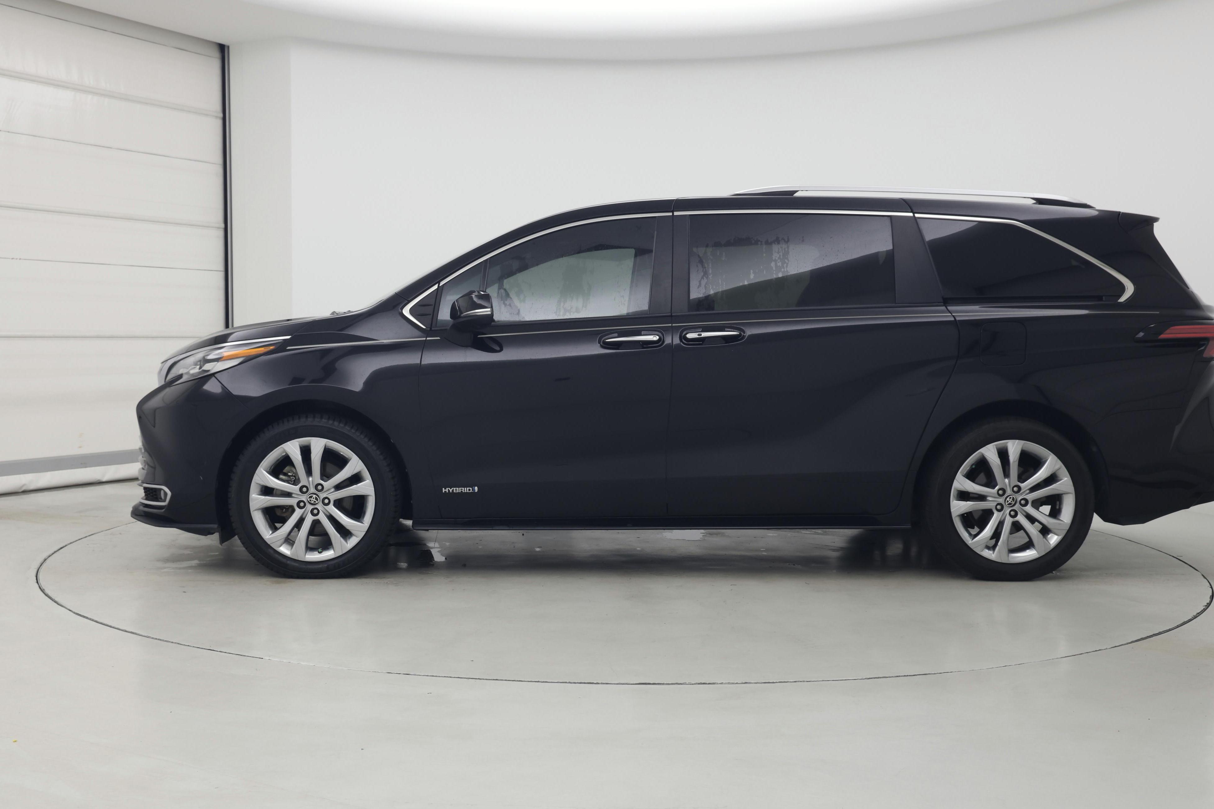 Thumbnail: 2021 Toyota Sienna - 3