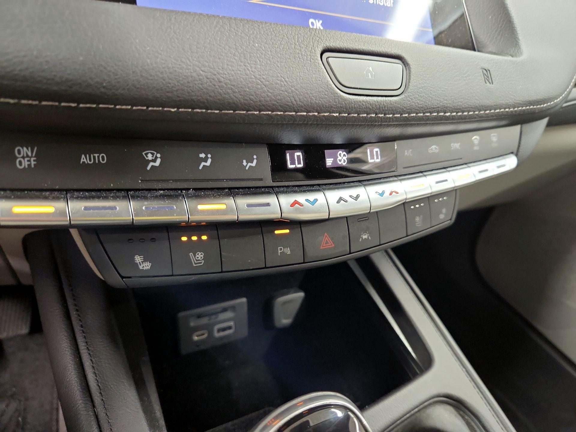Thumbnail: 2021 Cadillac XT4 - 16