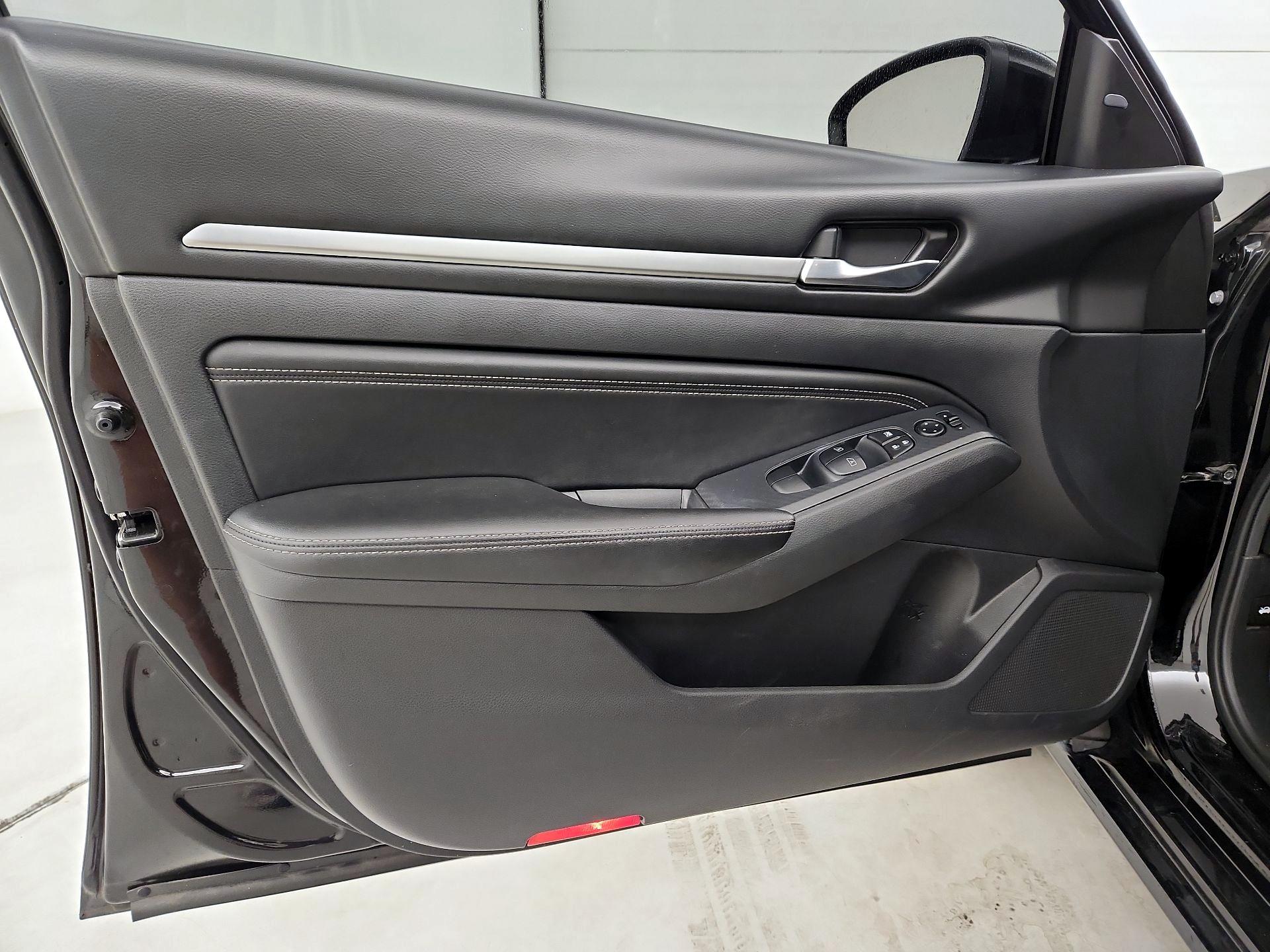 Thumbnail: 2019 Nissan Altima - 12