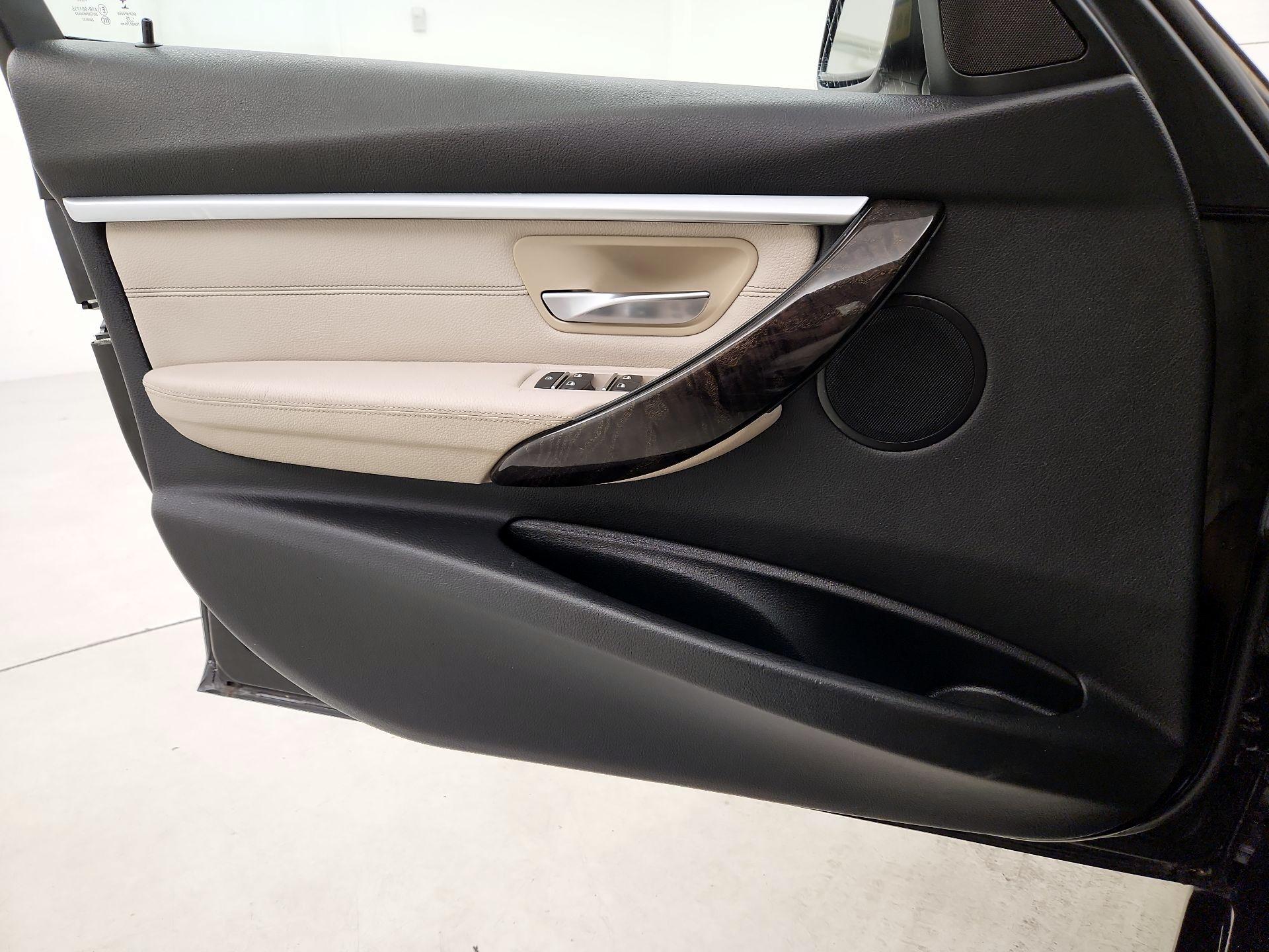 Thumbnail: 2016 BMW 3 Series - 12