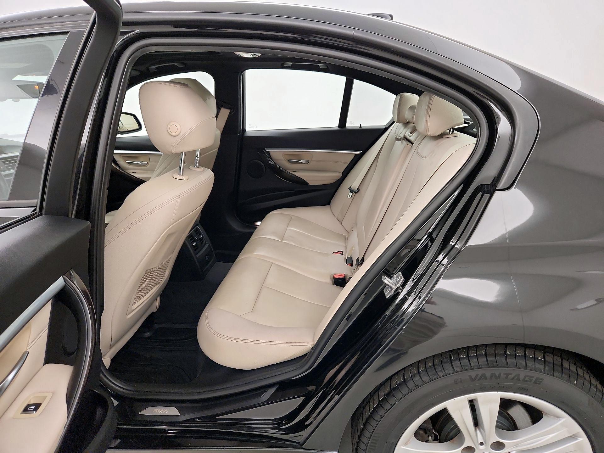 Thumbnail: 2016 BMW 3 Series - 20