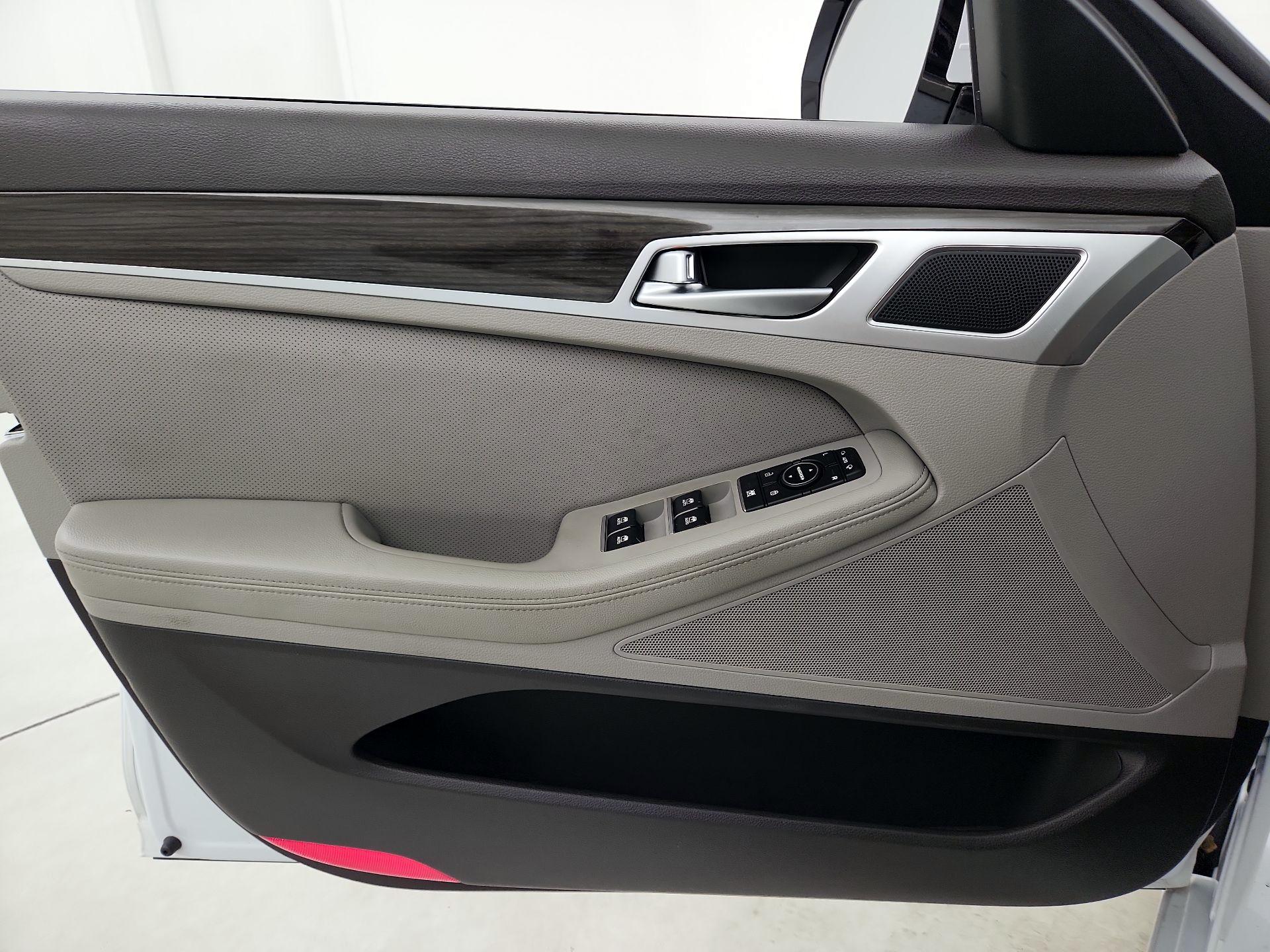 Thumbnail: 2015 Hyundai Genesis - 12