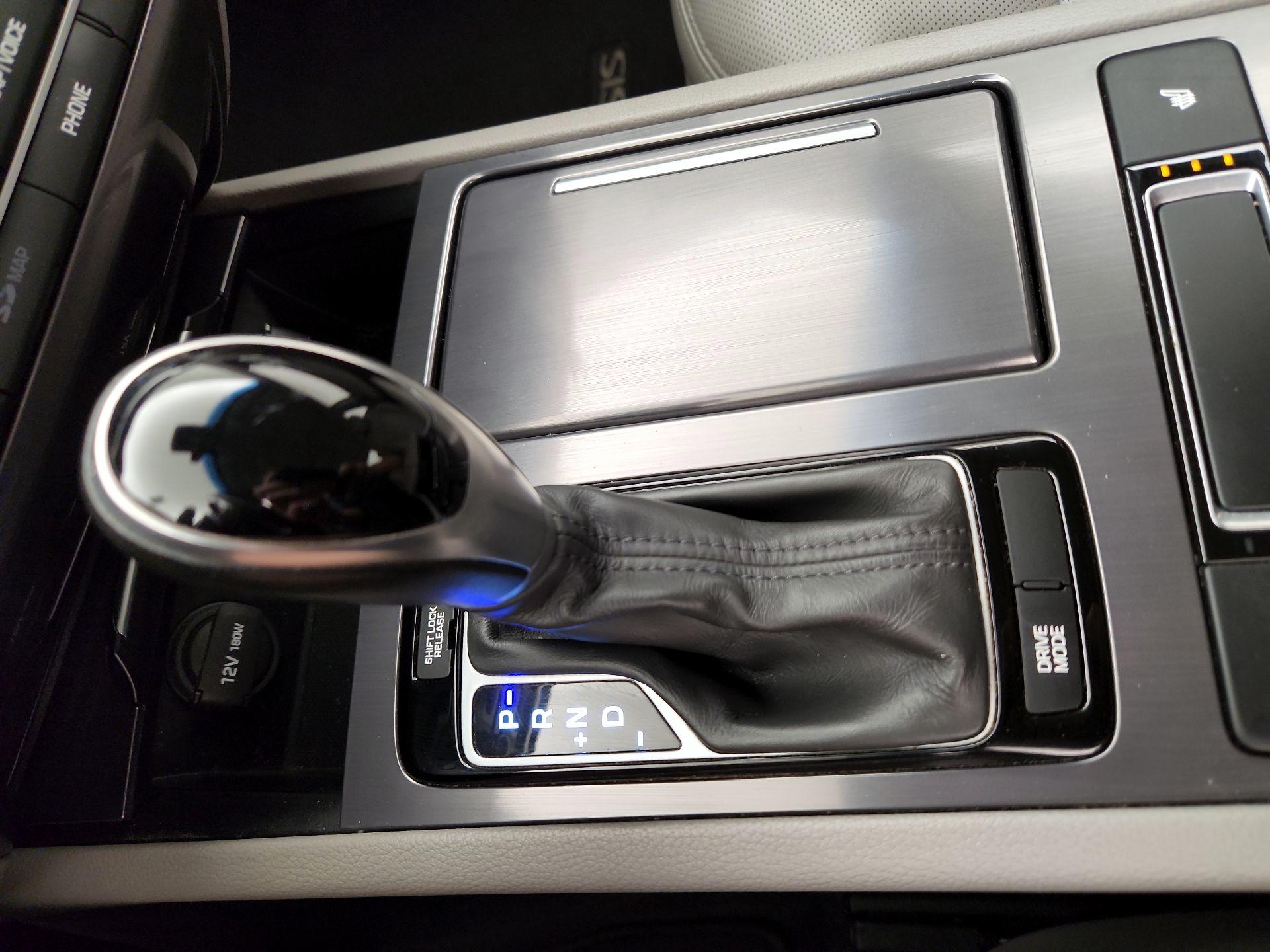 Thumbnail: 2015 Hyundai Genesis - 18