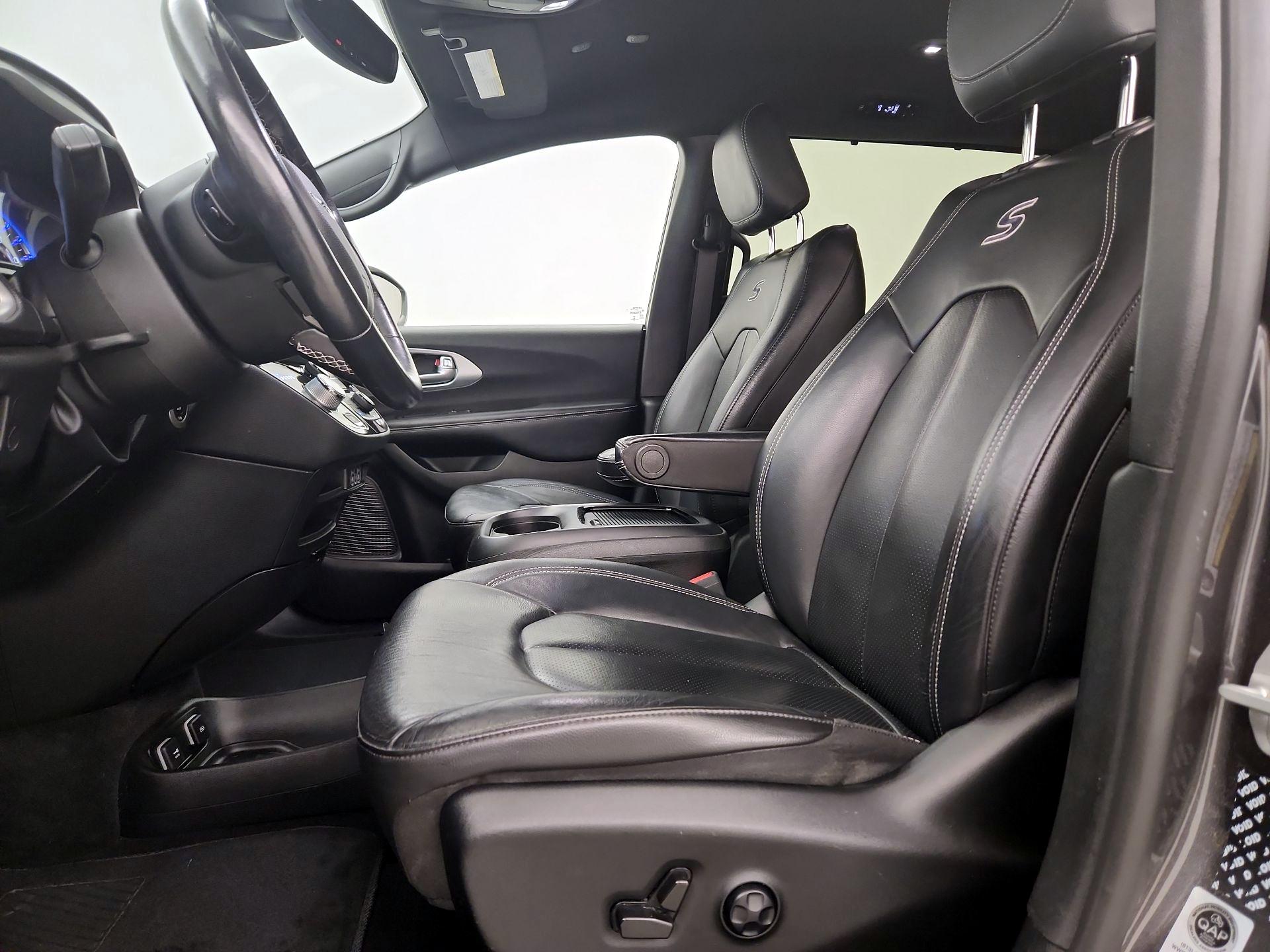 Thumbnail: 2021 Chrysler Pacifica - 11