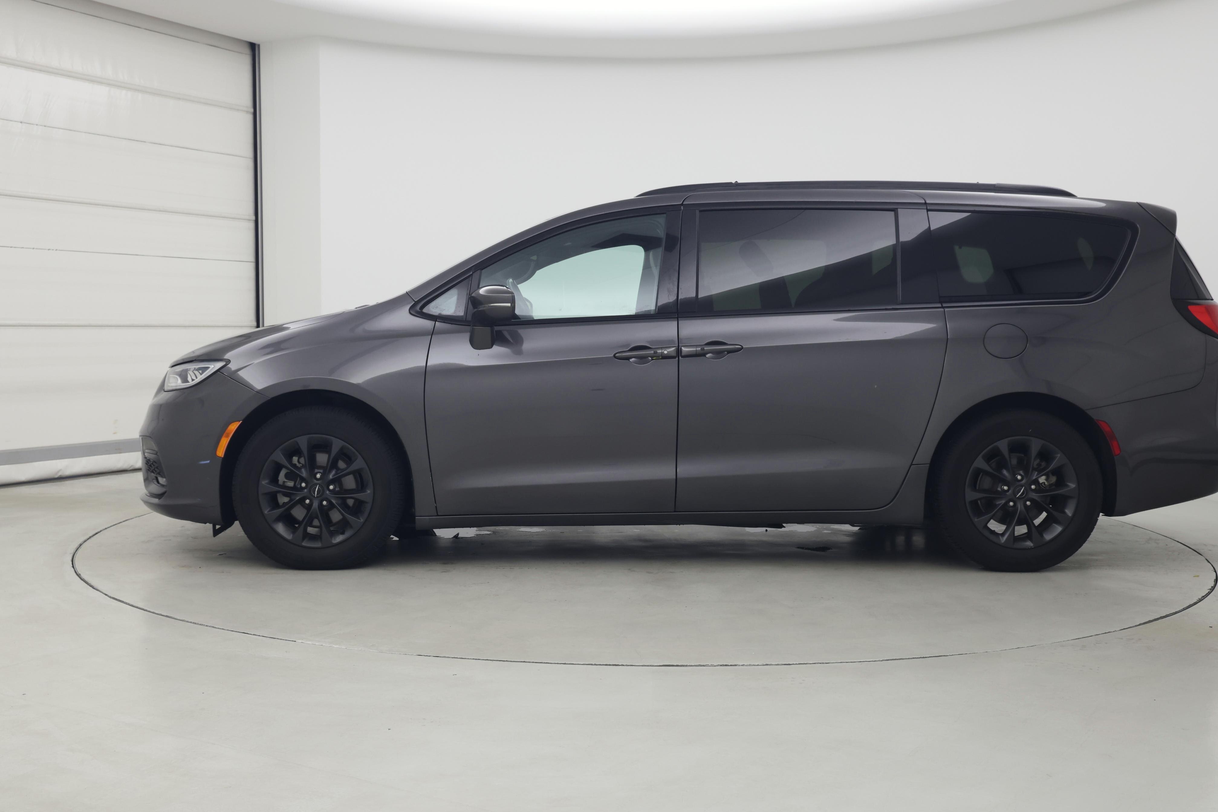 Thumbnail: 2021 Chrysler Pacifica - 3