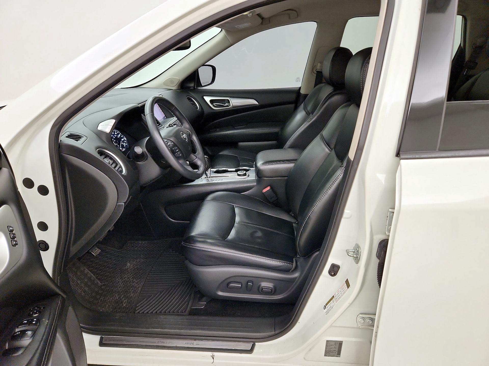 Thumbnail: 2017 Nissan Pathfinder - 11