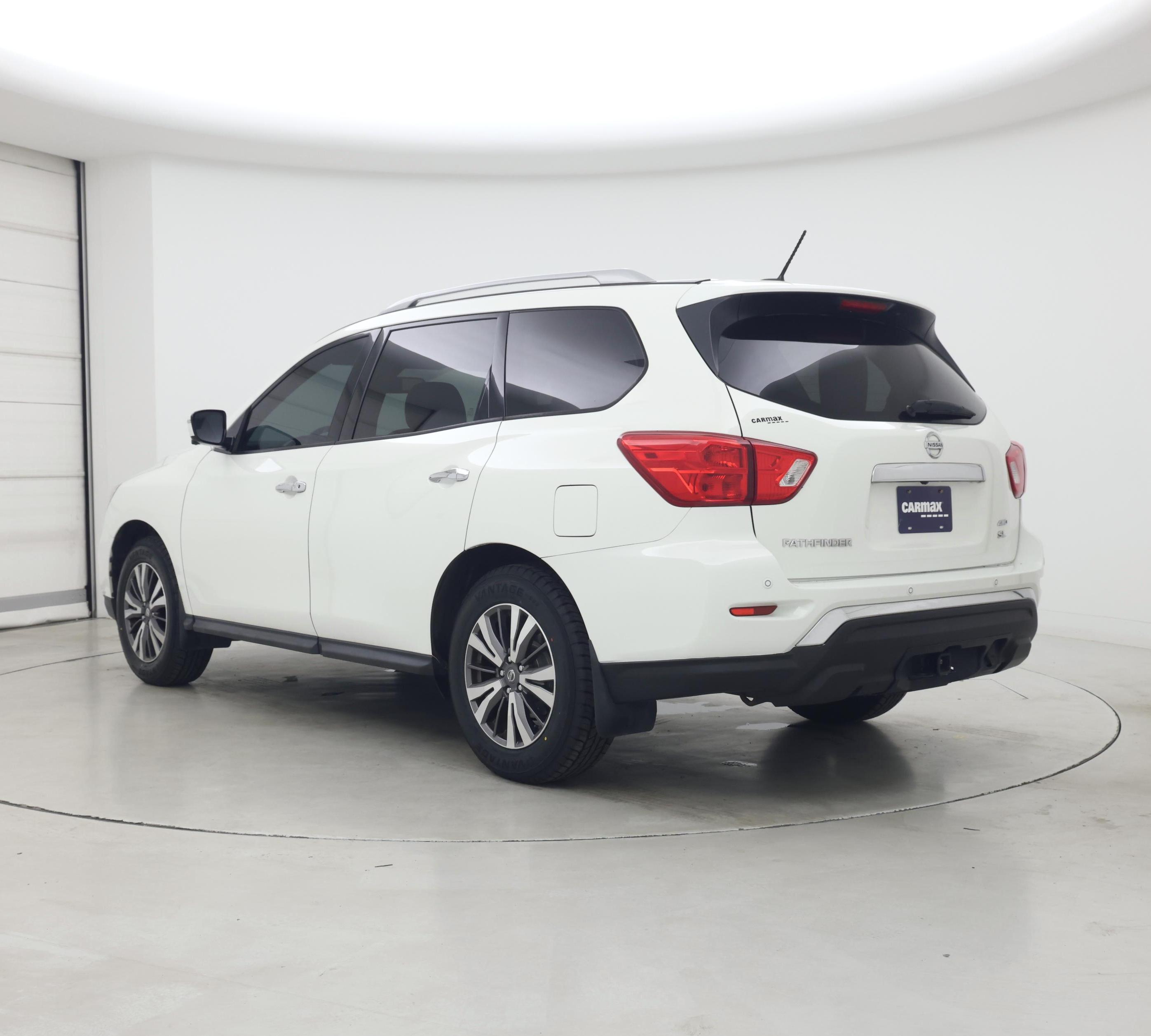 Thumbnail: 2017 Nissan Pathfinder - 2