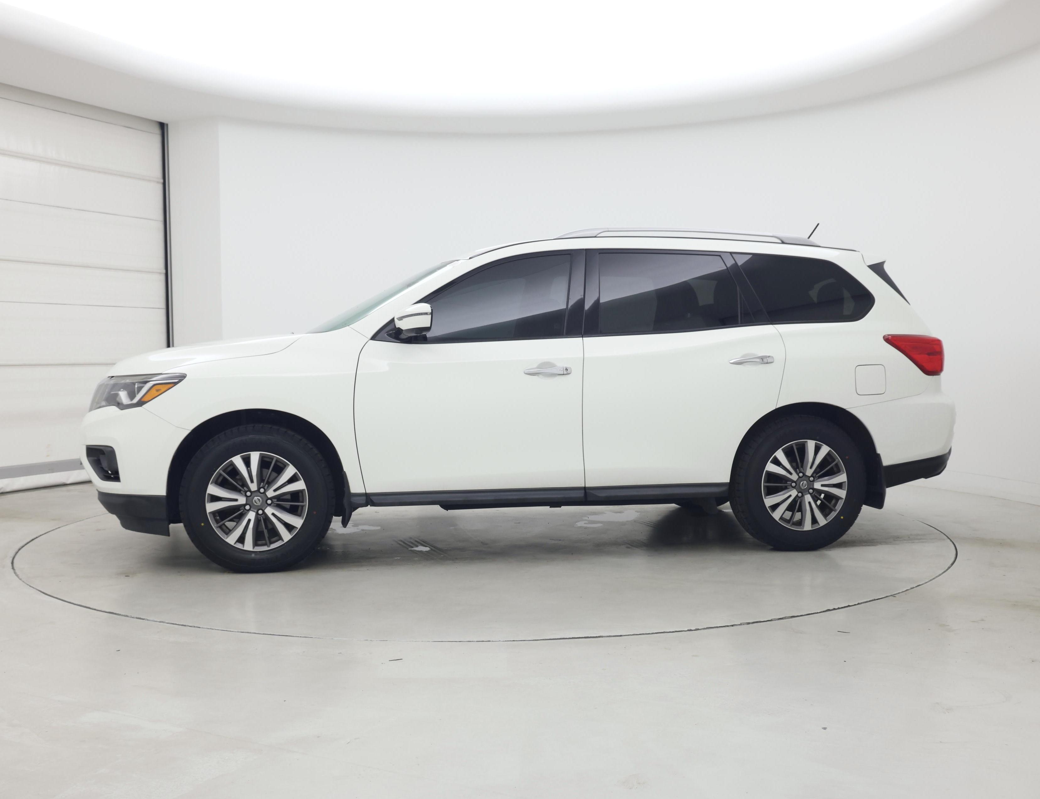 Thumbnail: 2017 Nissan Pathfinder - 3
