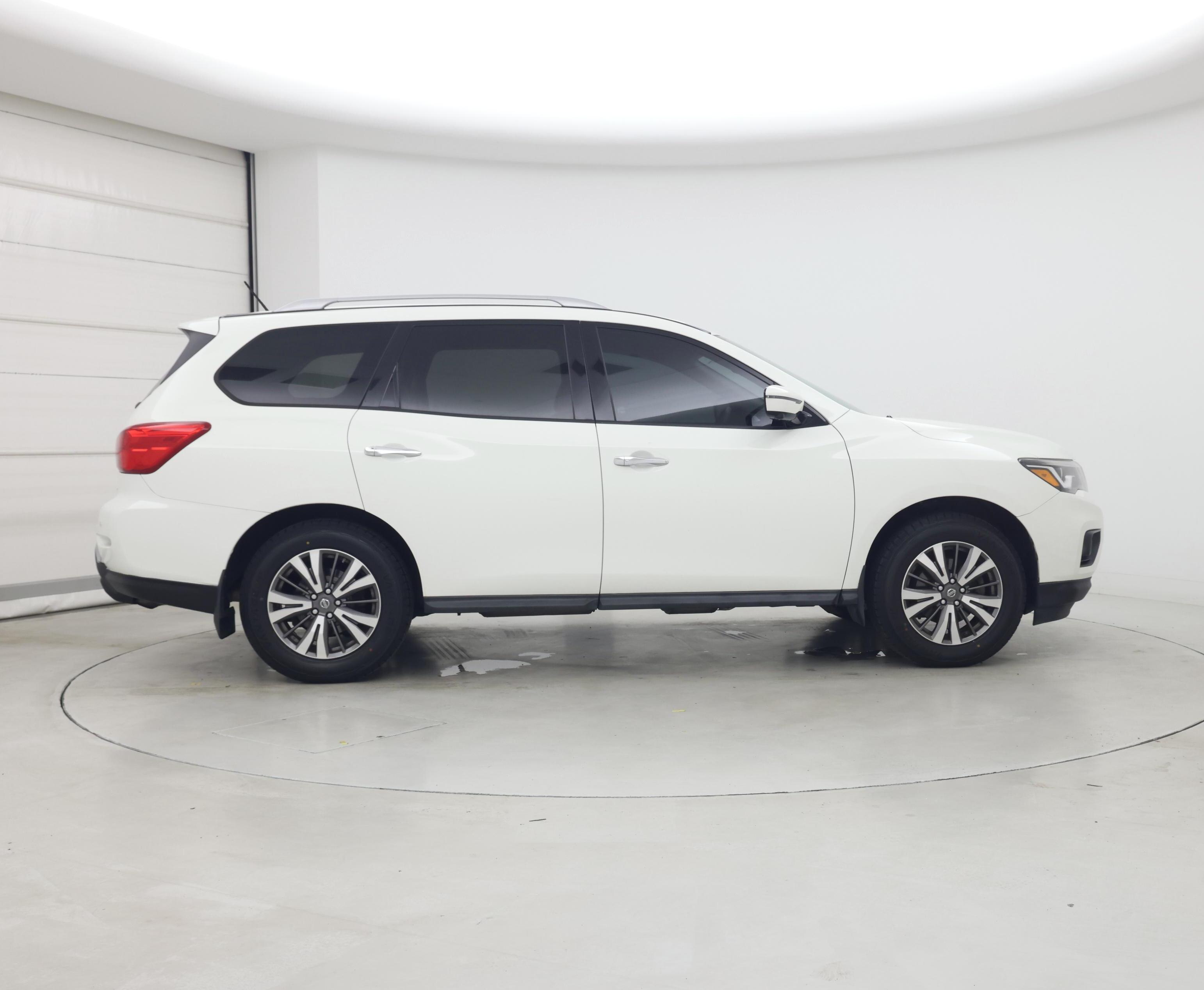 Thumbnail: 2017 Nissan Pathfinder - 7
