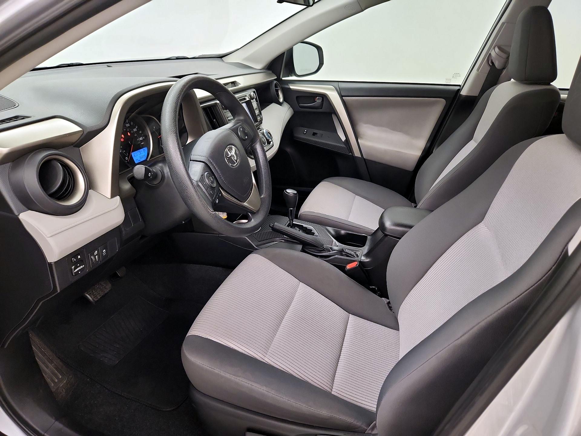 Thumbnail: 2015 Toyota RAV4 - 11