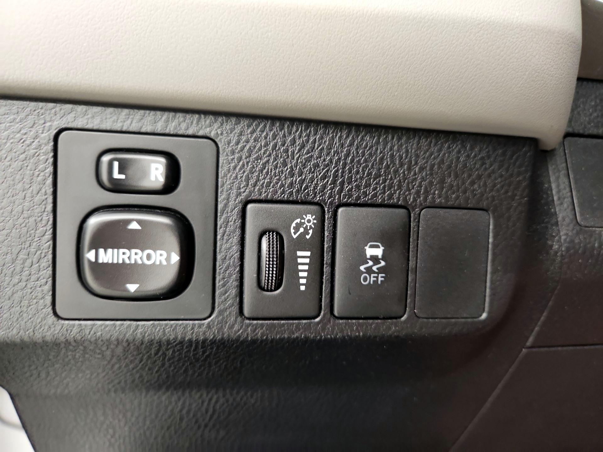 Thumbnail: 2015 Toyota RAV4 - 13