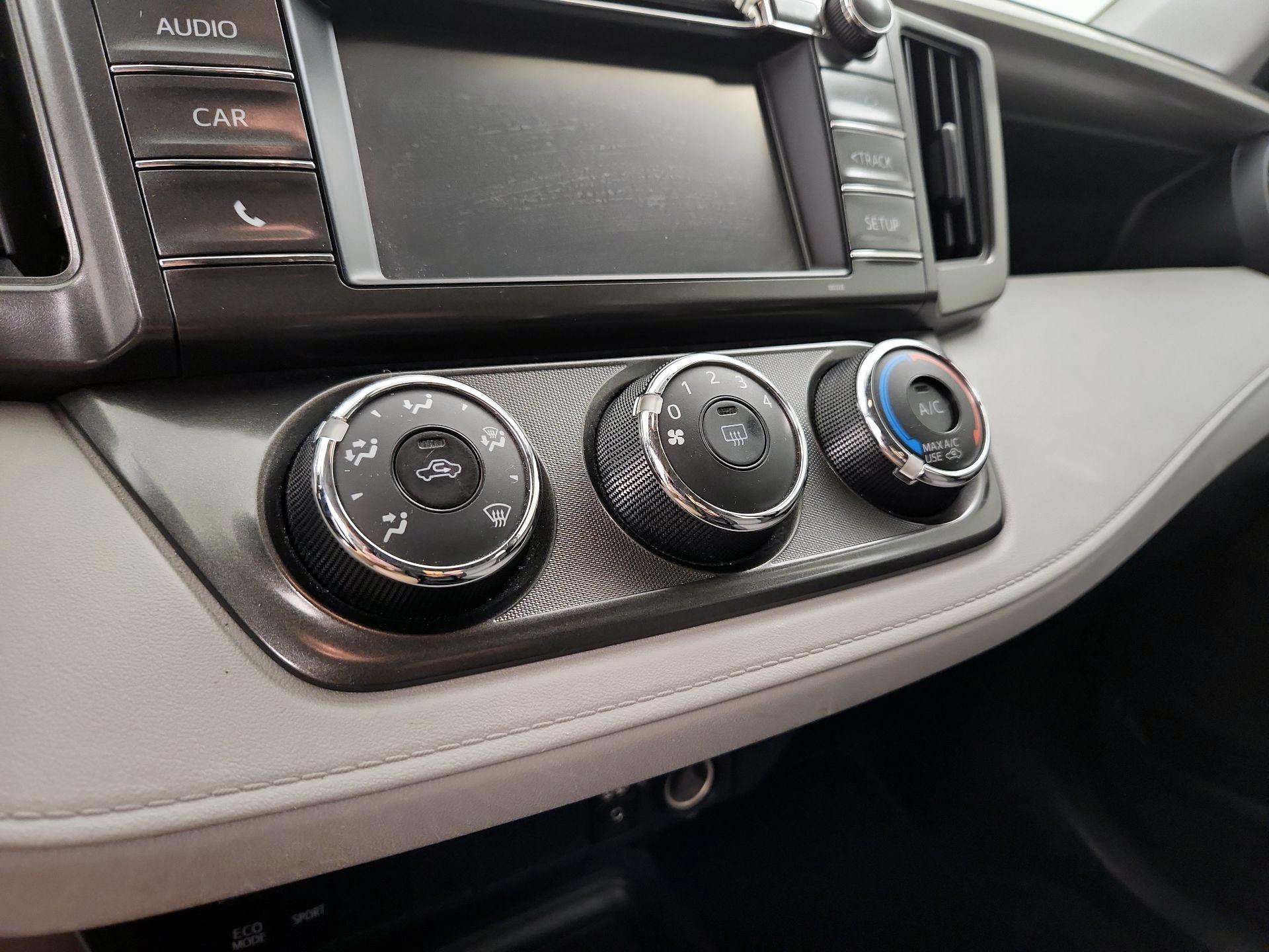 Thumbnail: 2015 Toyota RAV4 - 16