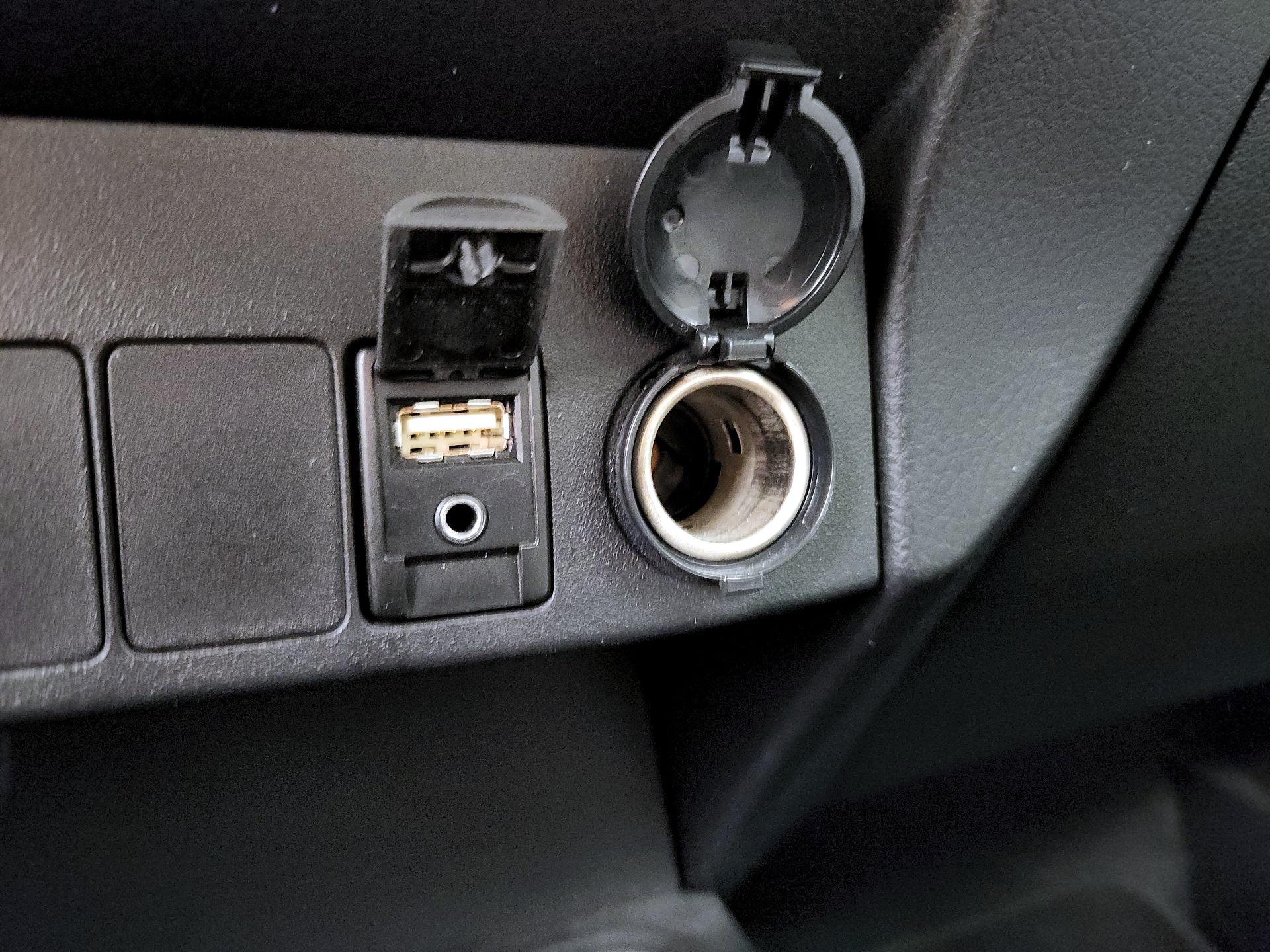 Thumbnail: 2015 Toyota RAV4 - 18